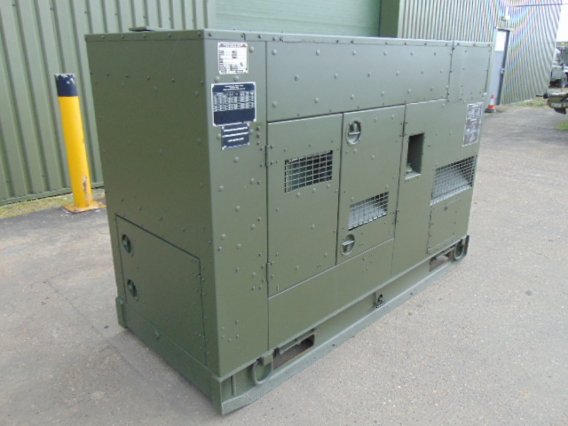 MEP-806B John Deere Diesel Powered 3 phase 75KVA 60KW-50/60HZ Generator ONLY 7 HOURS! - Image 2 of 18