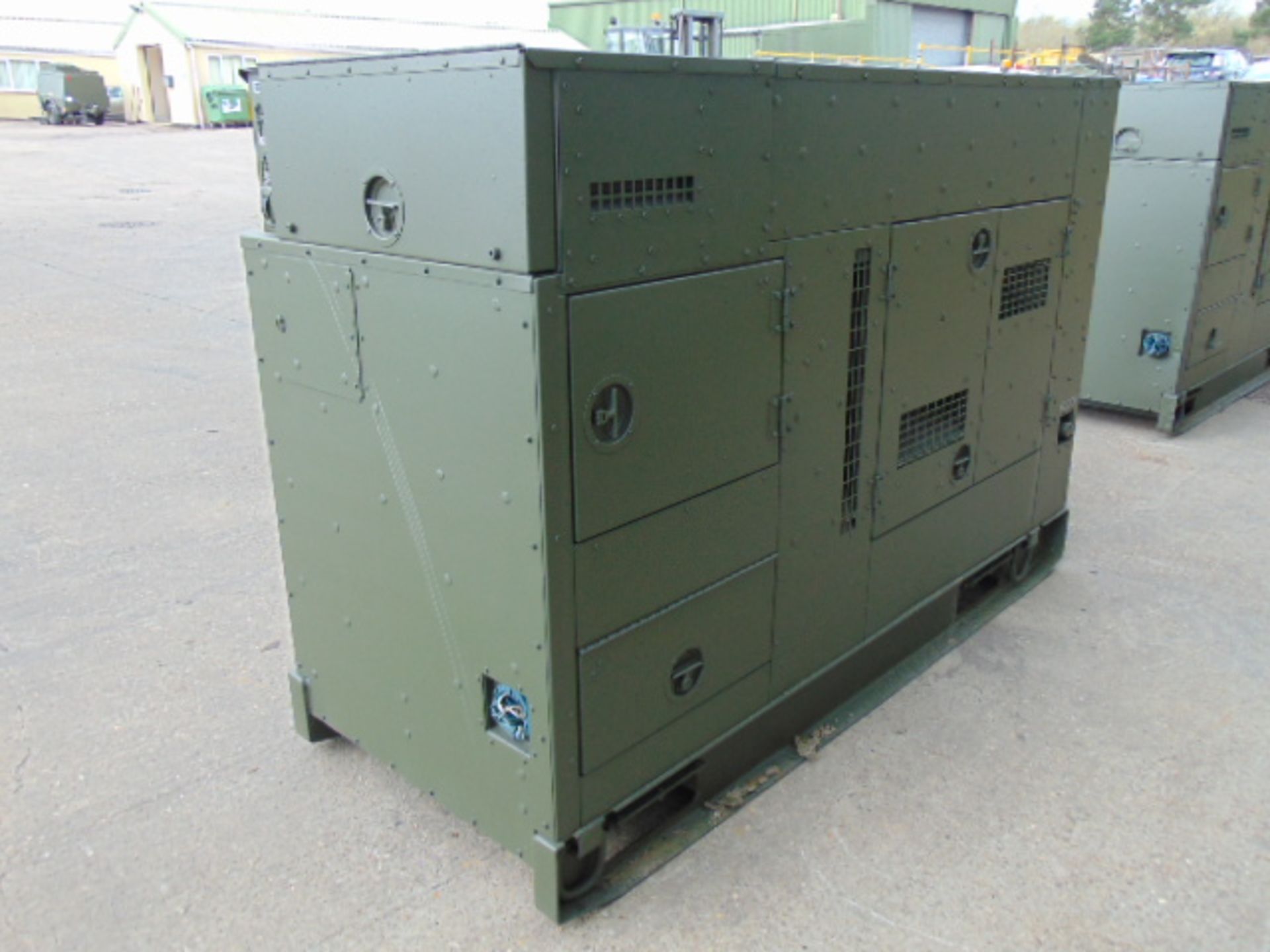 MEP-806B John Deere Diesel Powered 3 phase 75KVA 60KW-50/60HZ Generator ONLY 7 HOURS! - Image 5 of 18