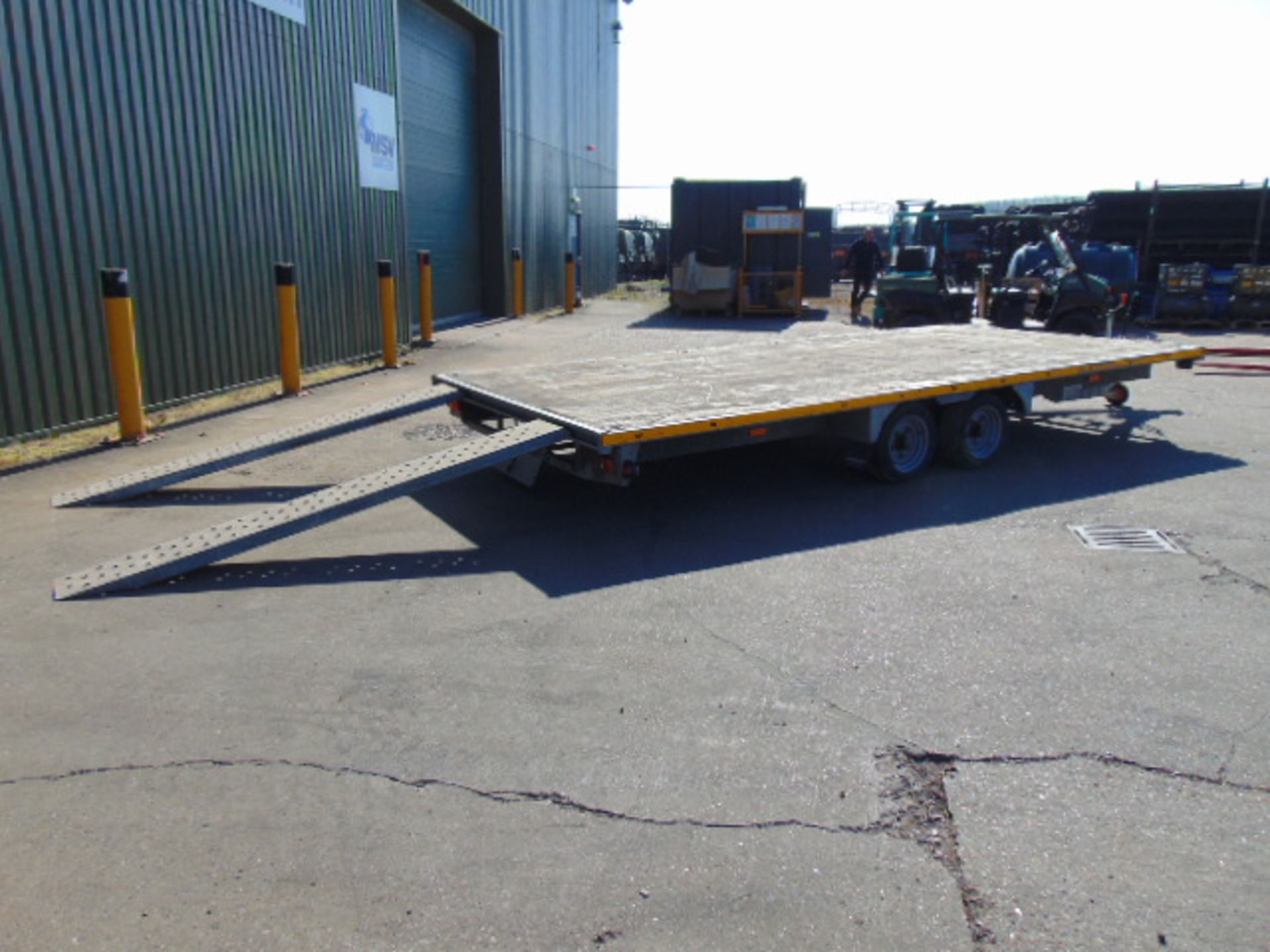 Very High Specification Bateson Twin Axle Flatbed 3.5 Tonne Transporter Trailer with Ramps - Image 11 of 16