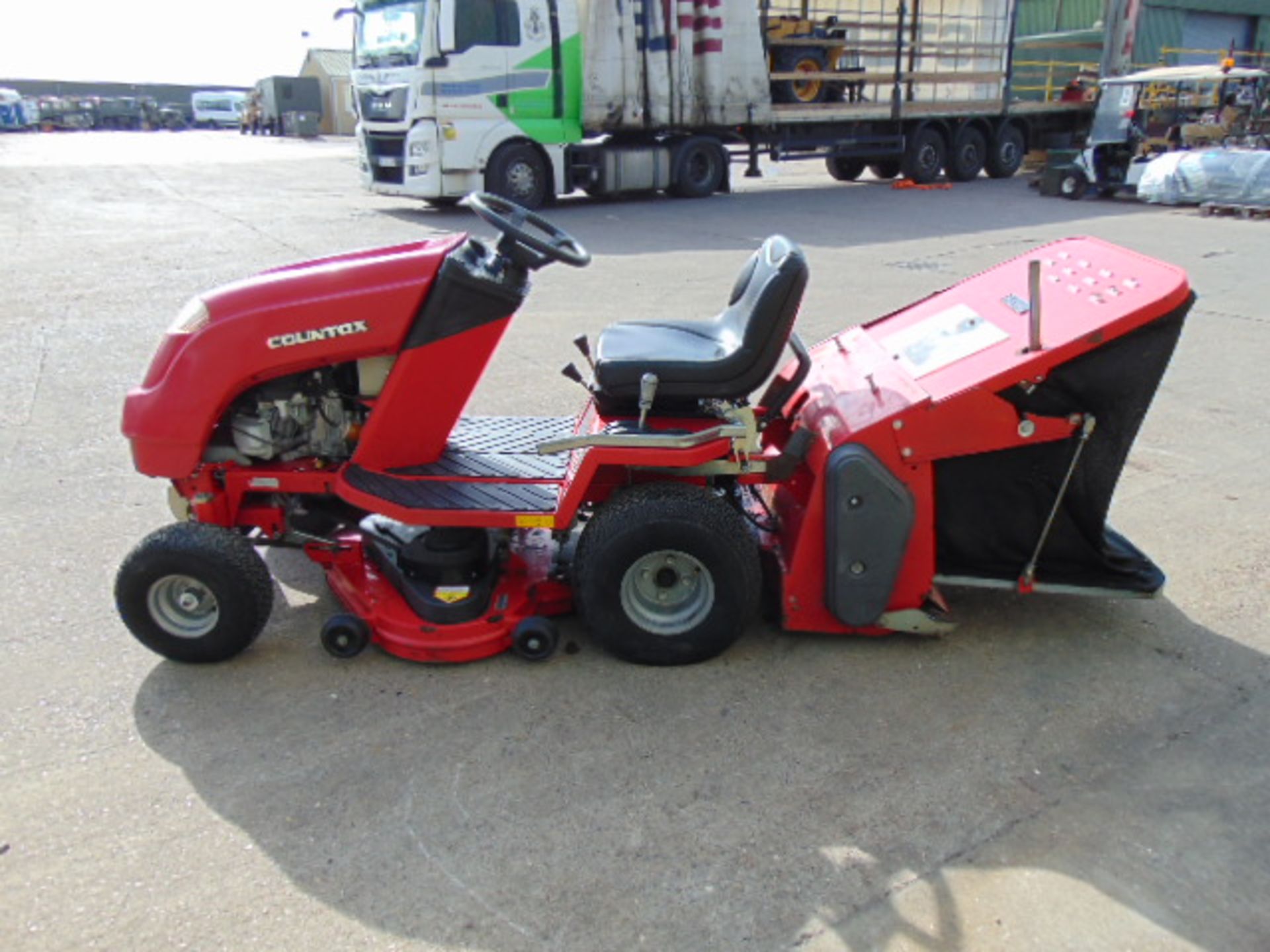 Countax Ride On Mower c/w grass collector ONLY 193 HOURS! - Image 5 of 20