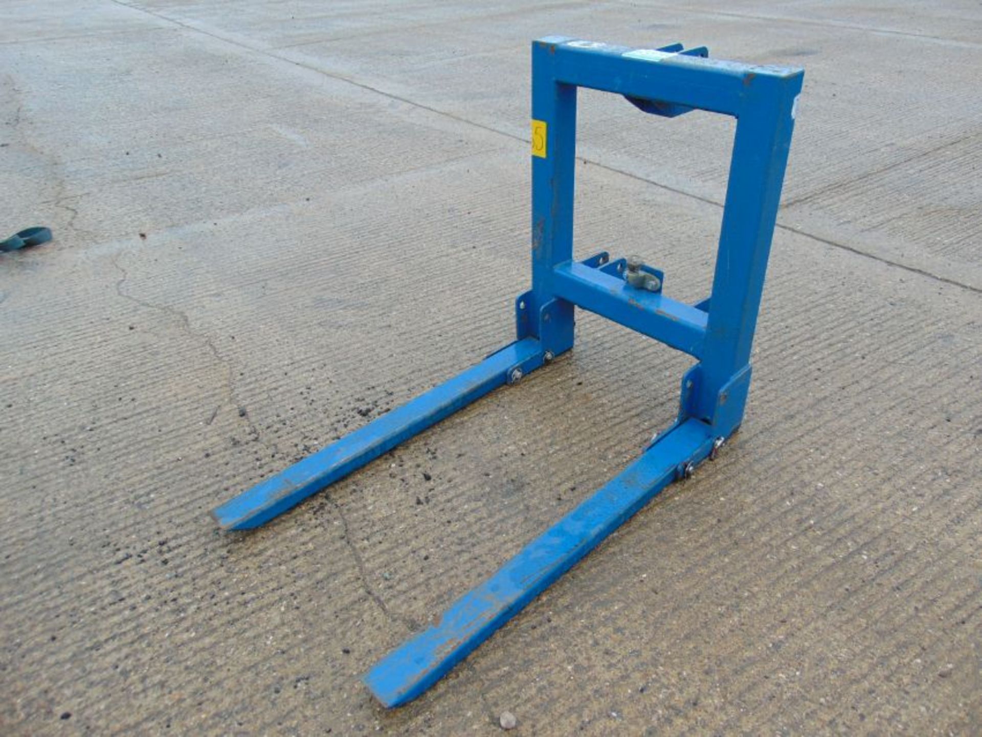 Tractor Forks & Hitch Attachment (Fold Up Forks C/w Hitch)