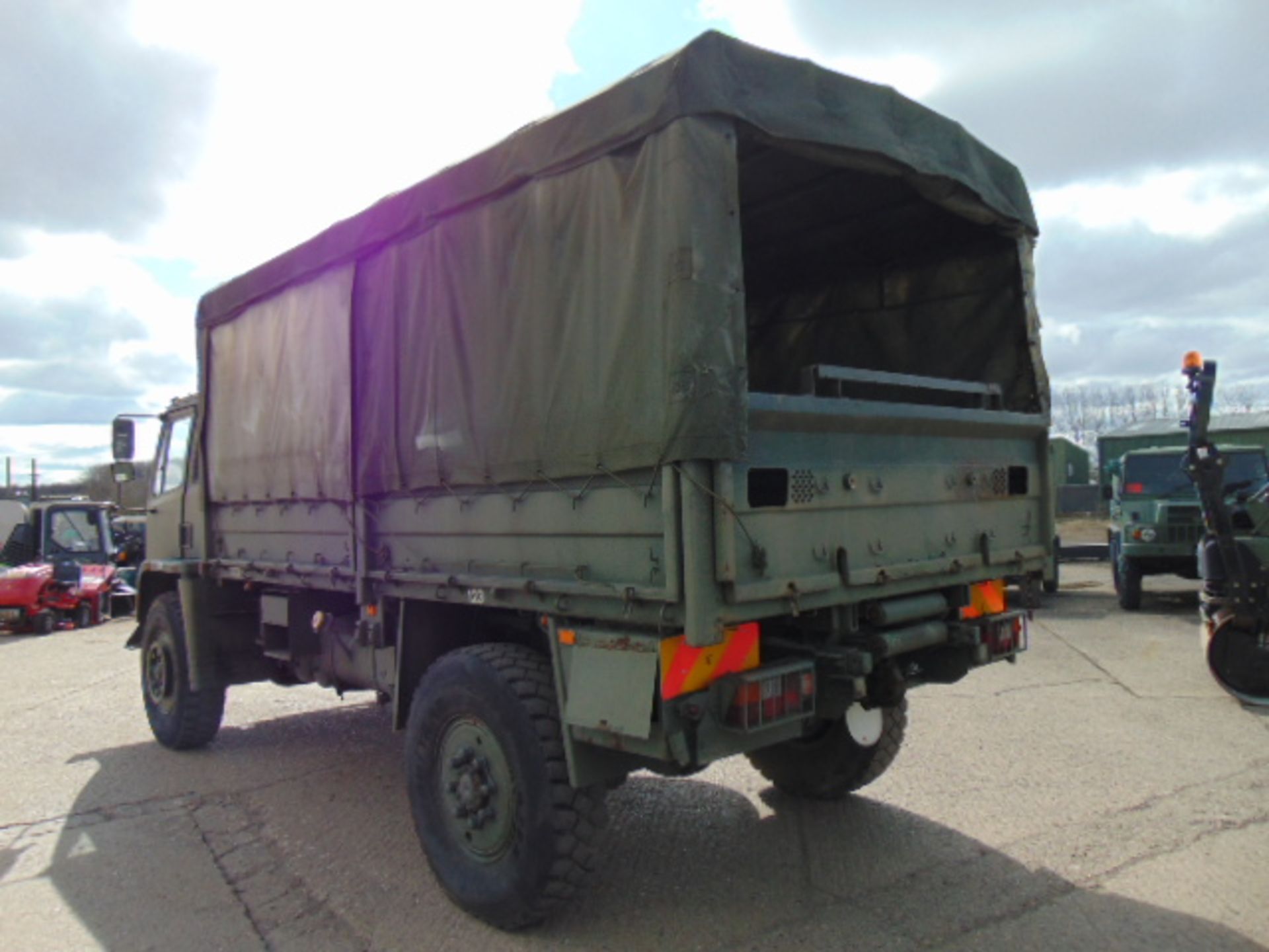 Left Hand Drive Leyland Daf 45/150 4 x 4 fitted with Hydraulic Winch ( operates Front and Rear ) - Image 8 of 24