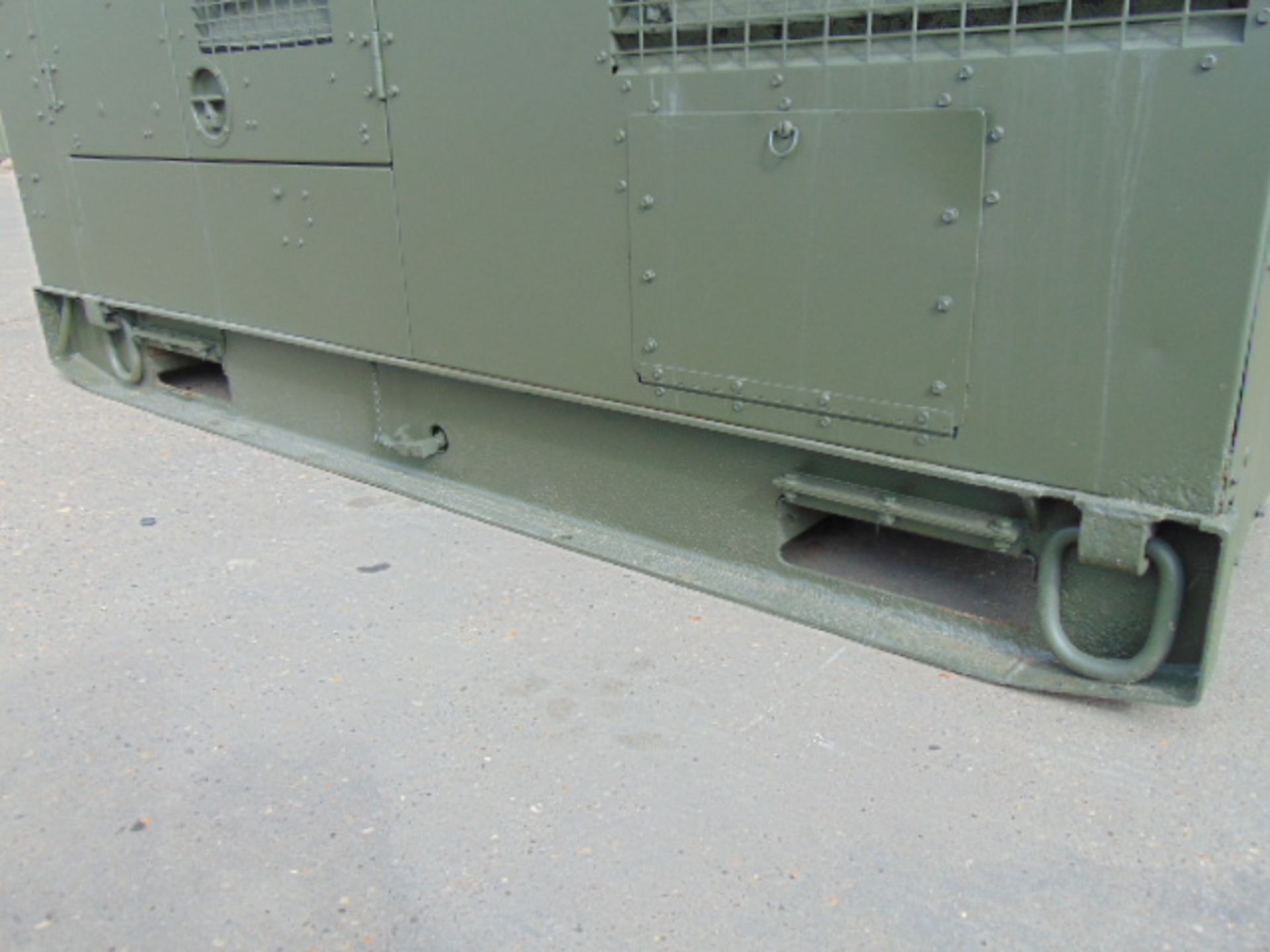 MEP-806B John Deere Diesel Powered 3 phase 75KVA 60KW-50/60HZ Generator ONLY 2 HOURS! - Image 7 of 18