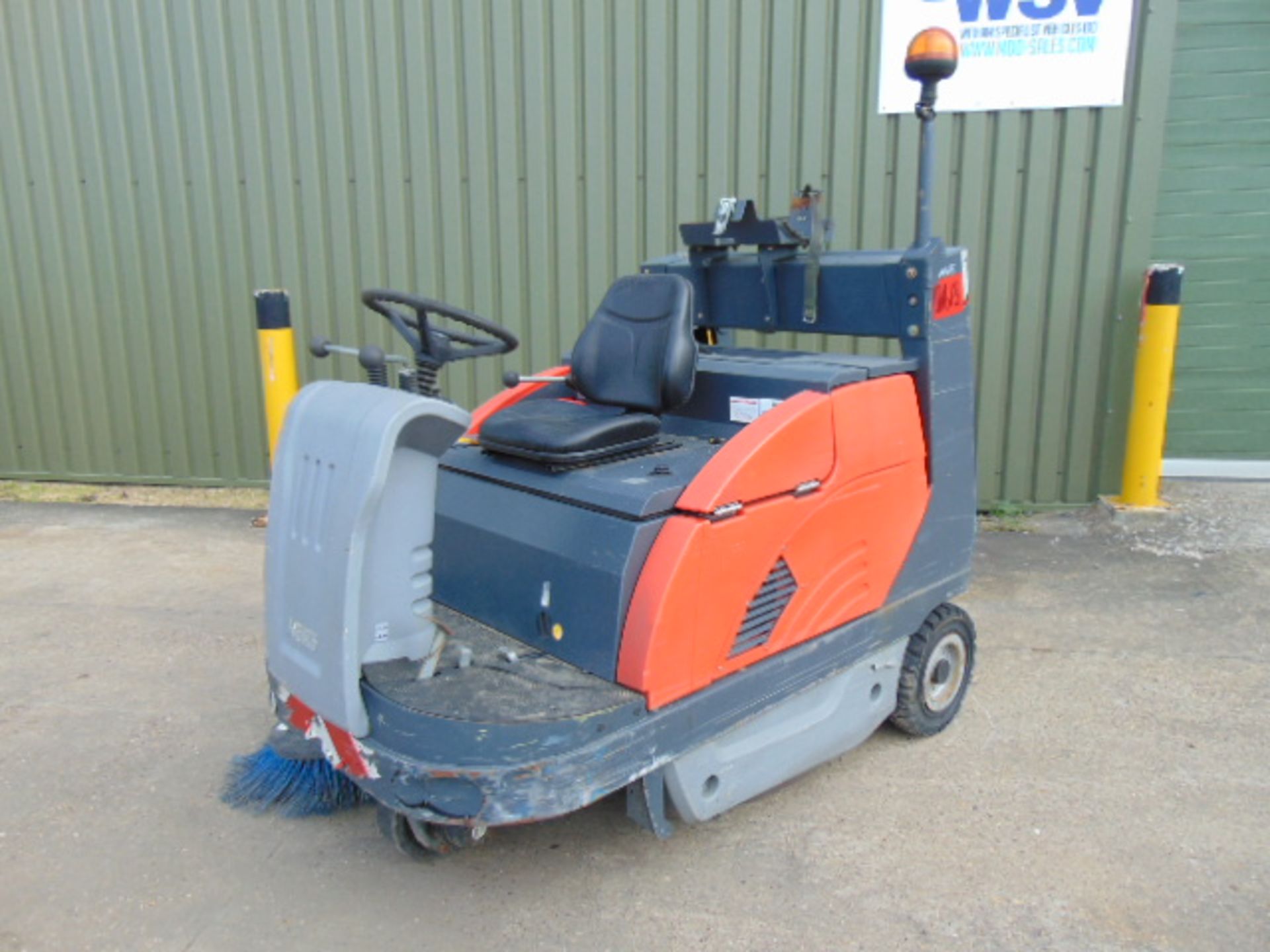 2011 Hako Jonas 1200 V Ride On Gas Sweeper ONLY 3,288 Hours! - Image 3 of 15