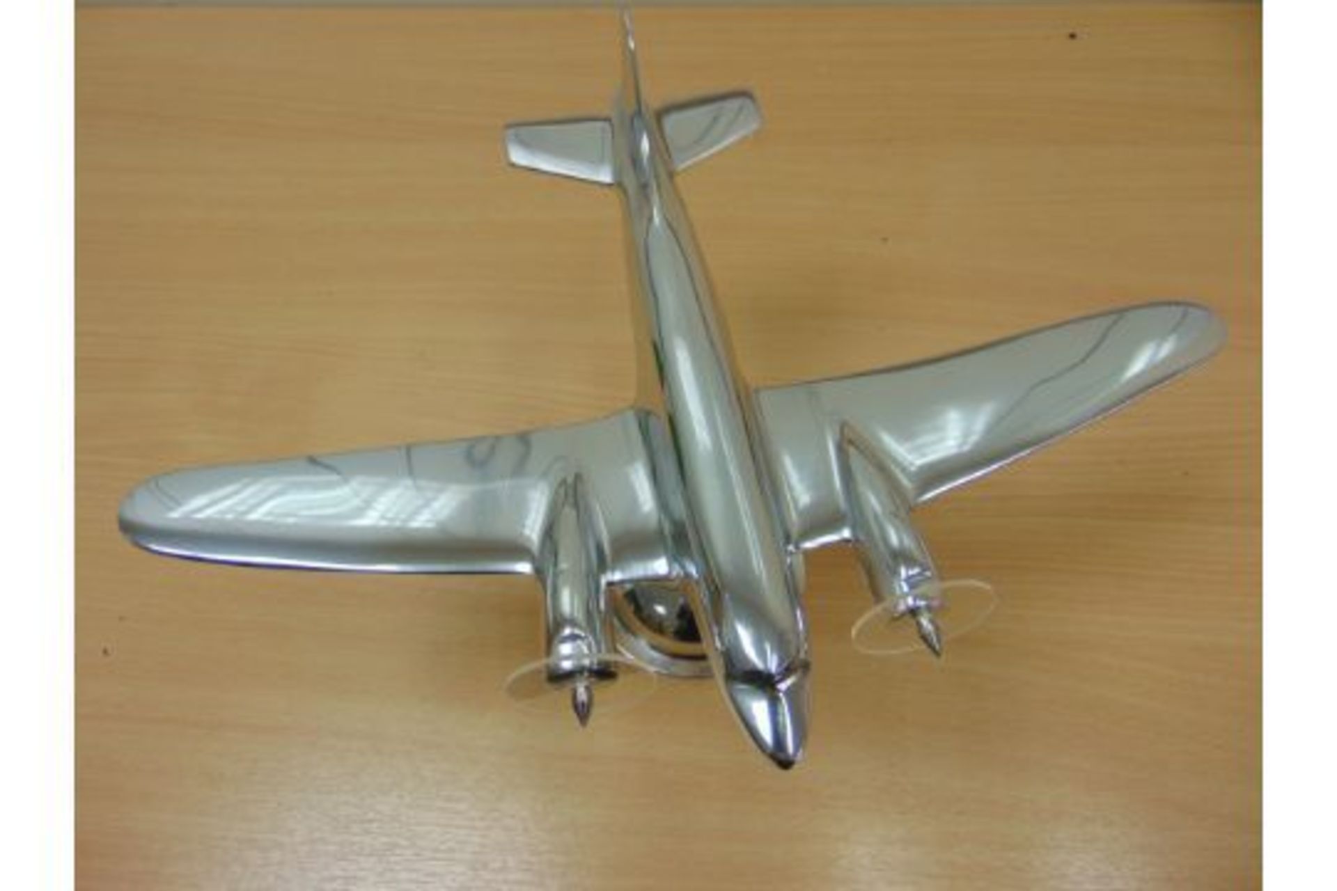 LOVELY POLISHED ALUMINIUM WW2 DAKOTA DESK TOP MODEL - Image 7 of 10