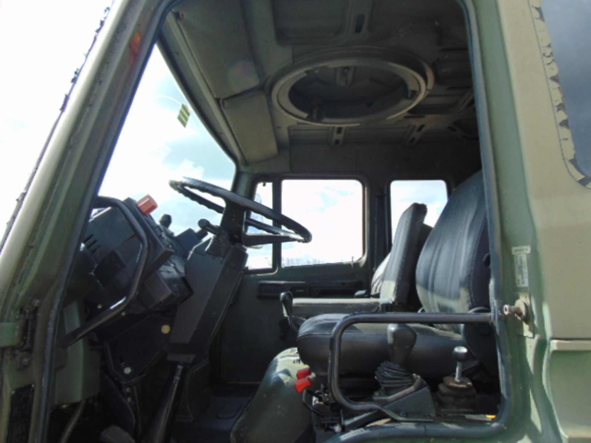 Left Hand Drive Leyland Daf 45/150 4 x 4 fitted with Hydraulic Winch ( operates Front and Rear ) - Image 13 of 24