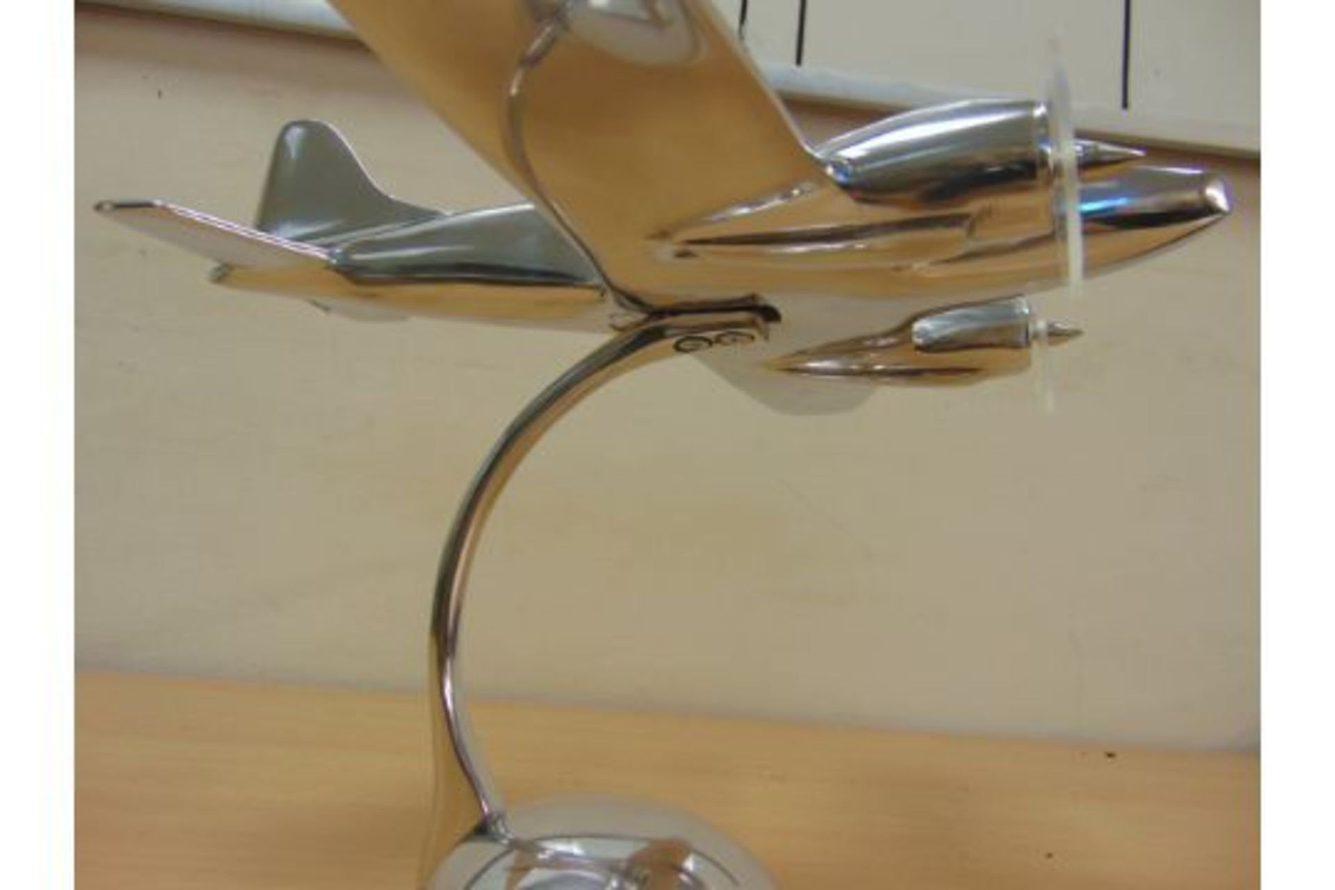 LOVELY POLISHED ALUMINIUM WW2 DAKOTA DESK TOP MODEL - Image 9 of 10