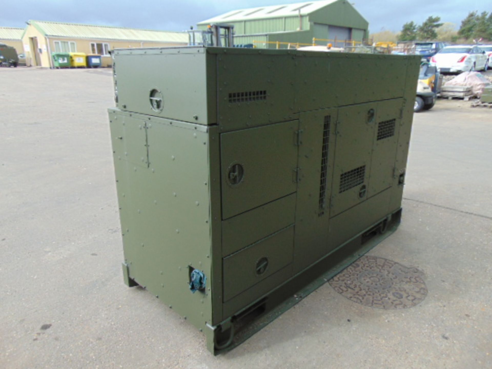 MEP-806B John Deere Diesel Powered 3 phase 75KVA 60KW-50/60HZ Generator ONLY 2 HOURS! - Image 5 of 18