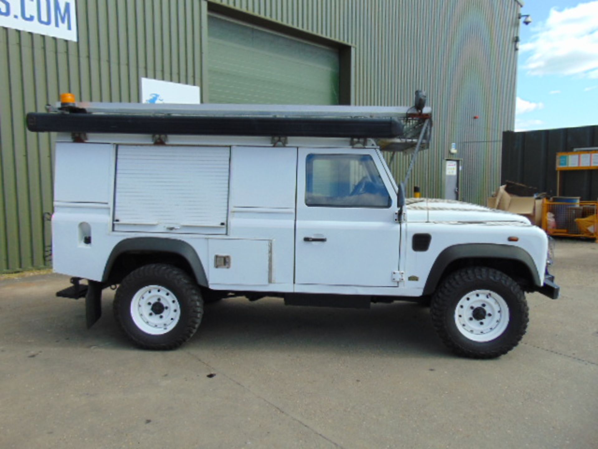 2011 Land Rover Defender 110 Puma hardtop 4x4 Utility vehicle (mobile workshop) - Image 5 of 45