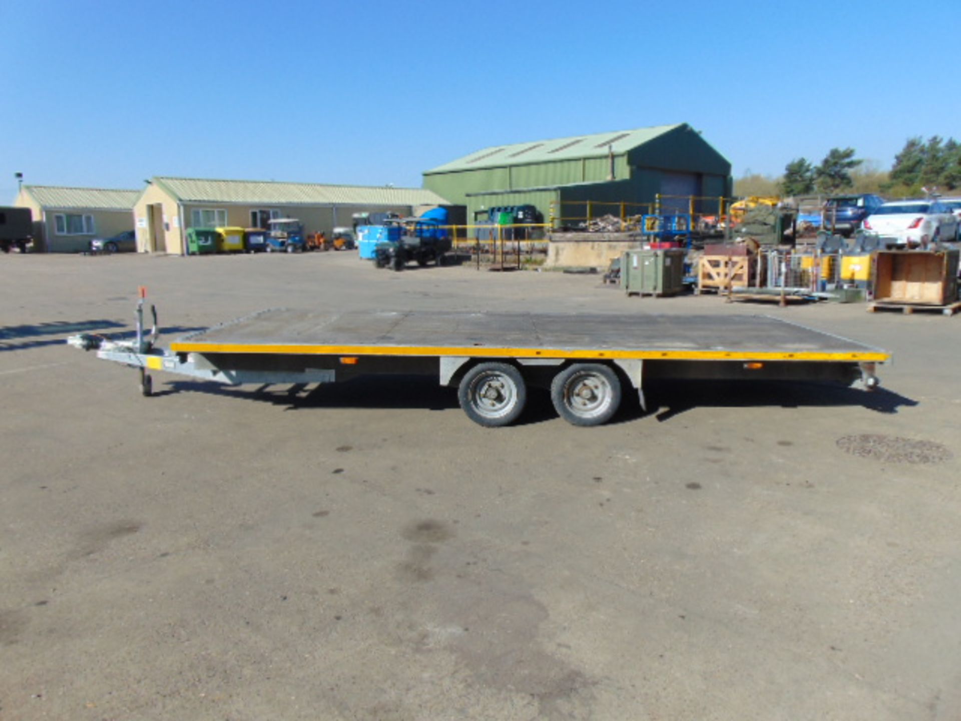Very High Specification Bateson Twin Axle Flatbed 3.5 Tonne Transporter Trailer with Ramps - Image 4 of 16