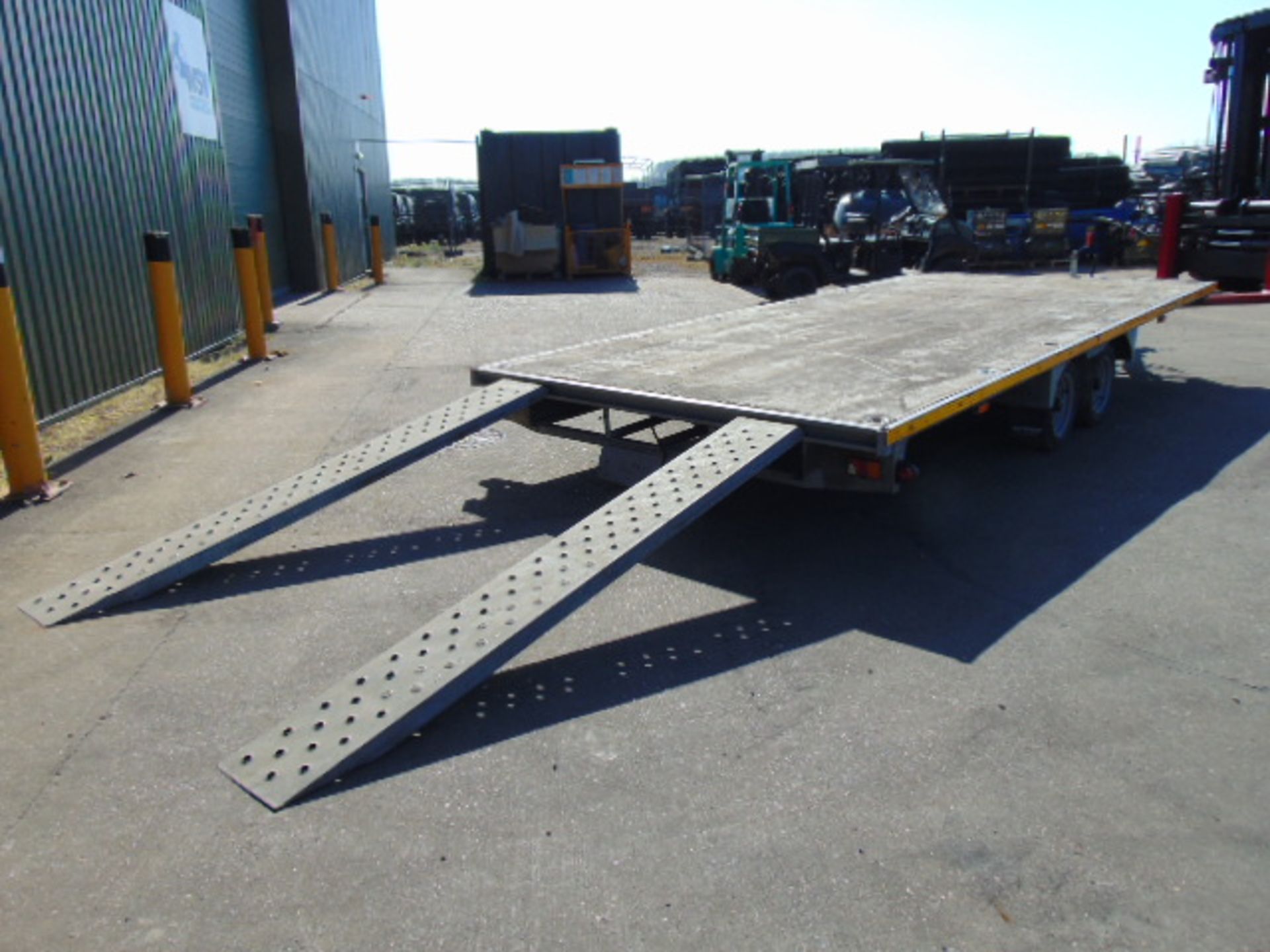 Very High Specification Bateson Twin Axle Flatbed 3.5 Tonne Transporter Trailer with Ramps - Image 10 of 16