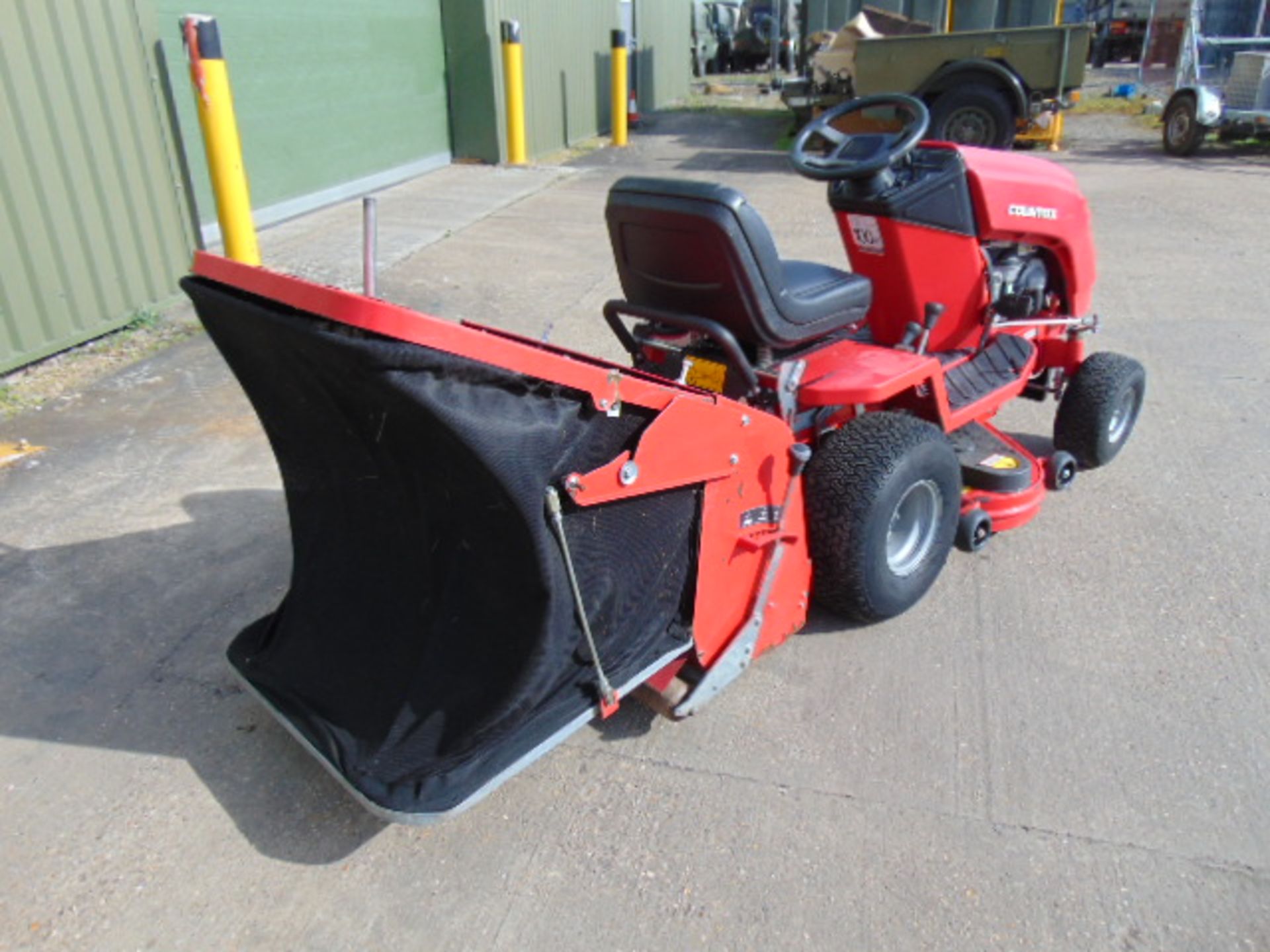 Countax Ride On Mower c/w grass collector ONLY 193 HOURS! - Image 8 of 20