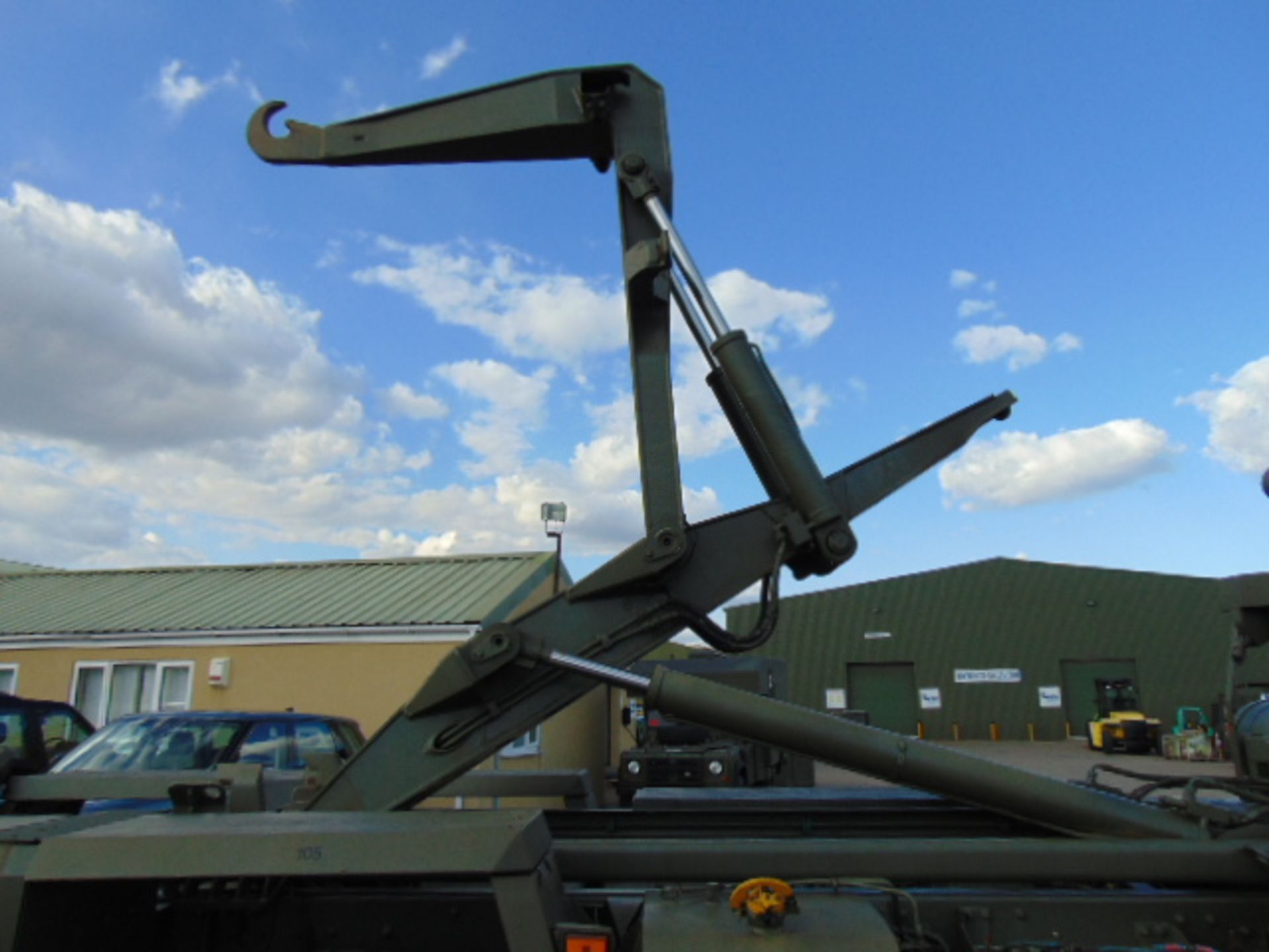 DAF 8x6 DROPS Multilift LHD Hook Loader - Image 17 of 30