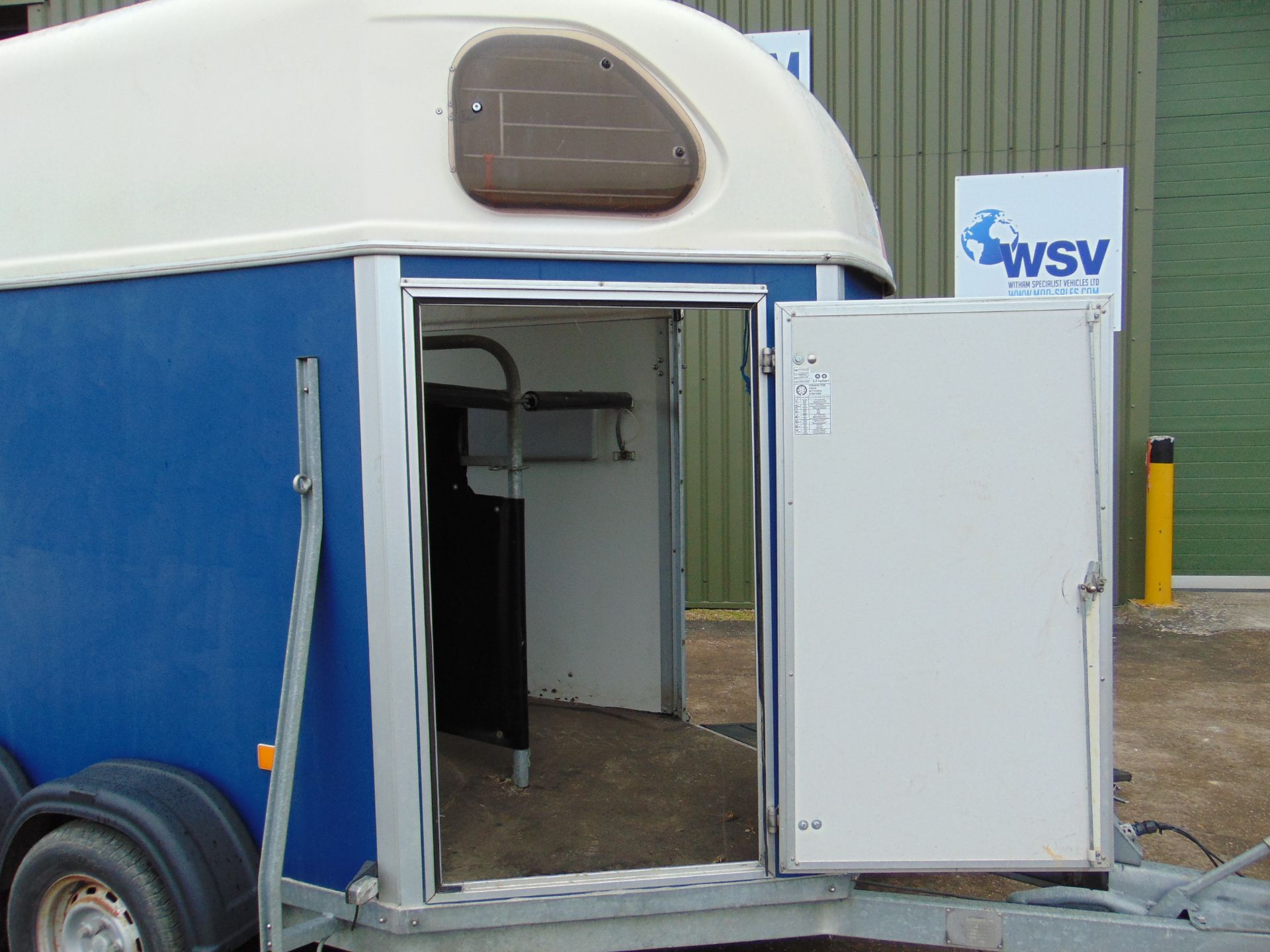 Sluis Twin Horsebox Trailer - Image 2 of 20