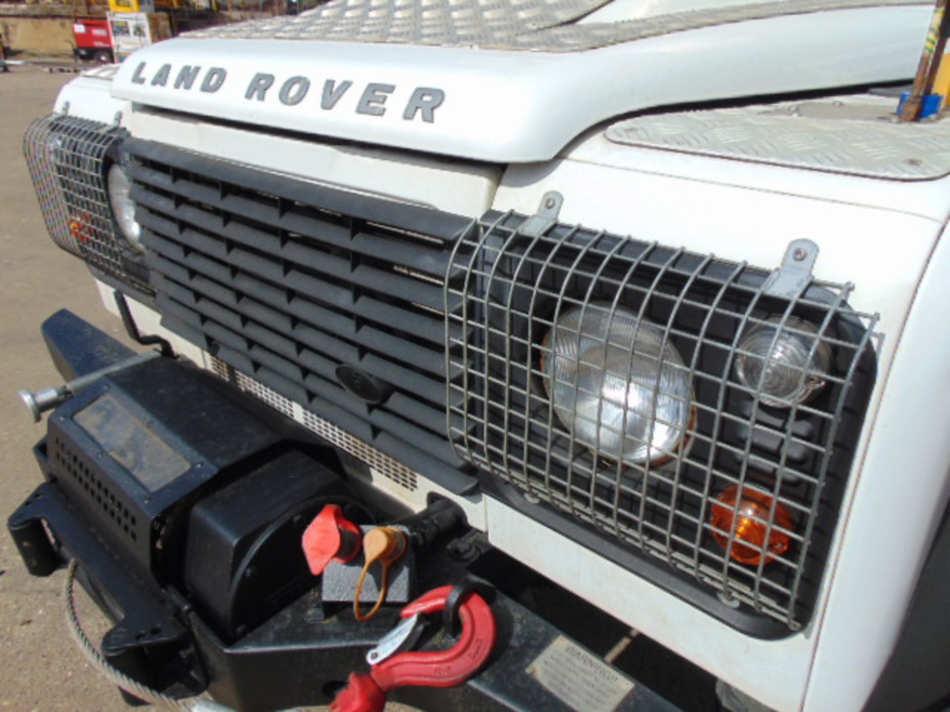 2011 Land Rover Defender 110 Puma hardtop 4x4 Utility vehicle (mobile workshop) - Image 16 of 45