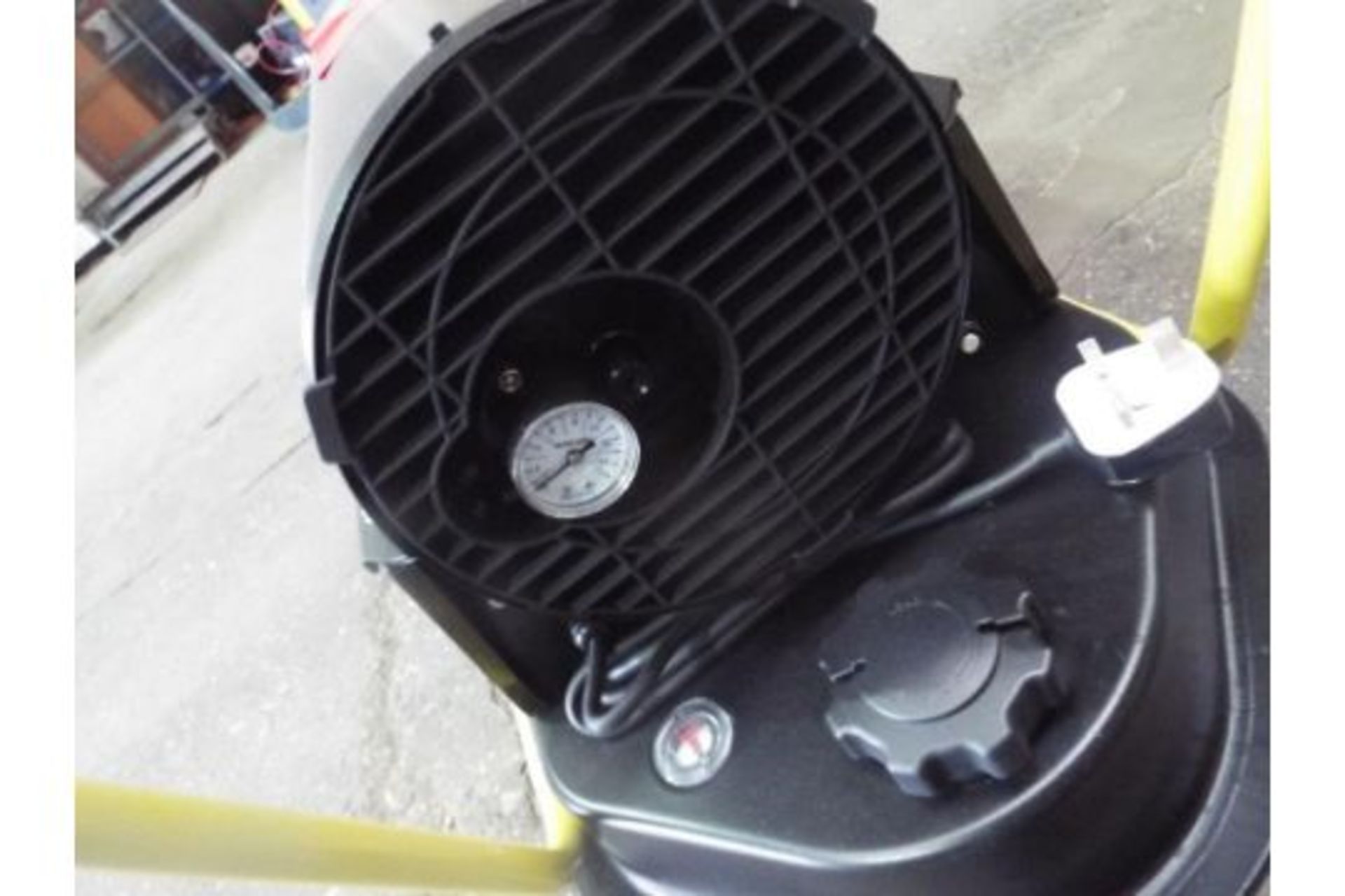 * BRAND NEW ** XDFT-30 Diesel Space Heater - Image 6 of 9