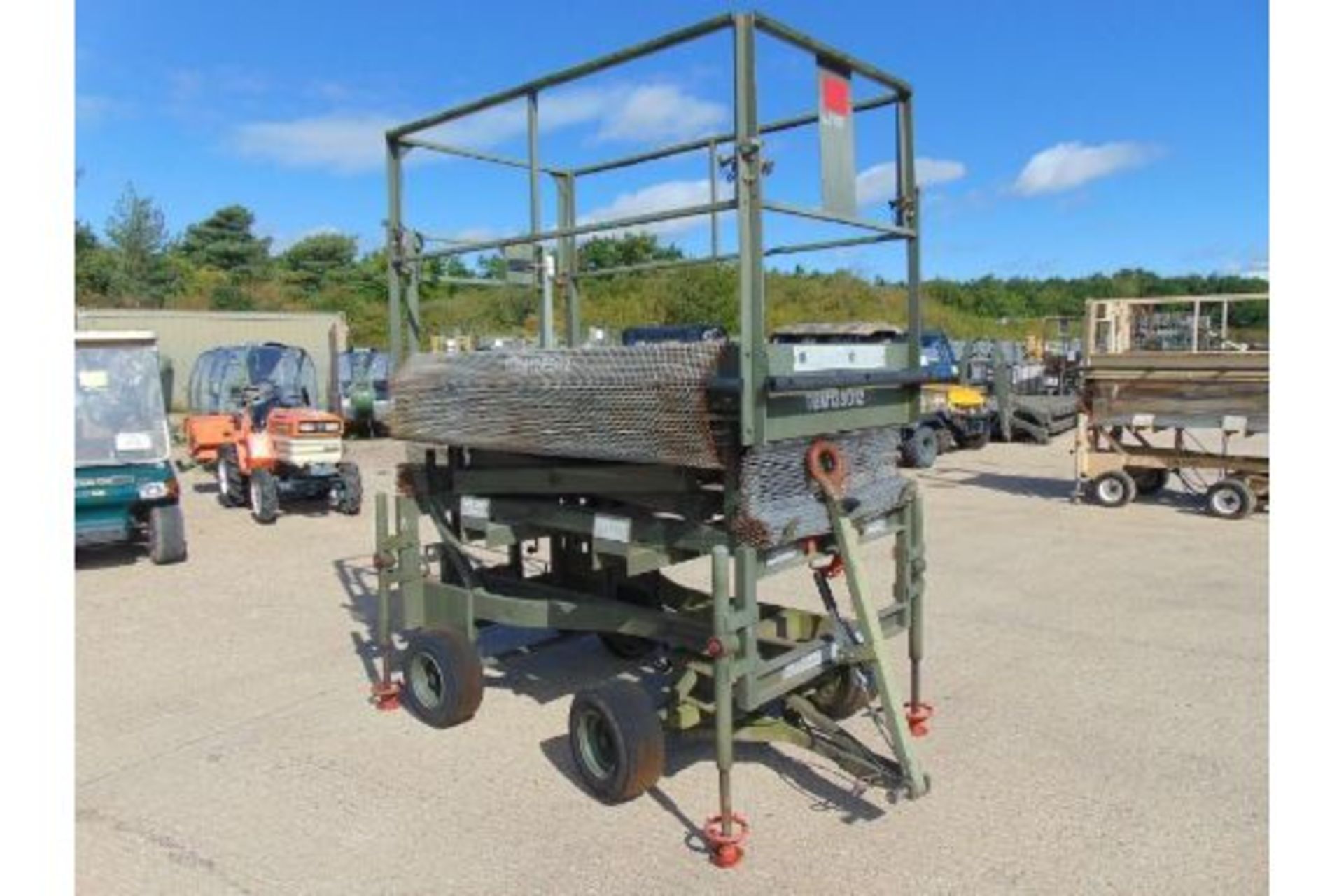 RAF MAINTENANCE UNIT UK LIFT HYDRAULIC ACCESS PLATAFORM SWL 272 KGS - Image 2 of 11