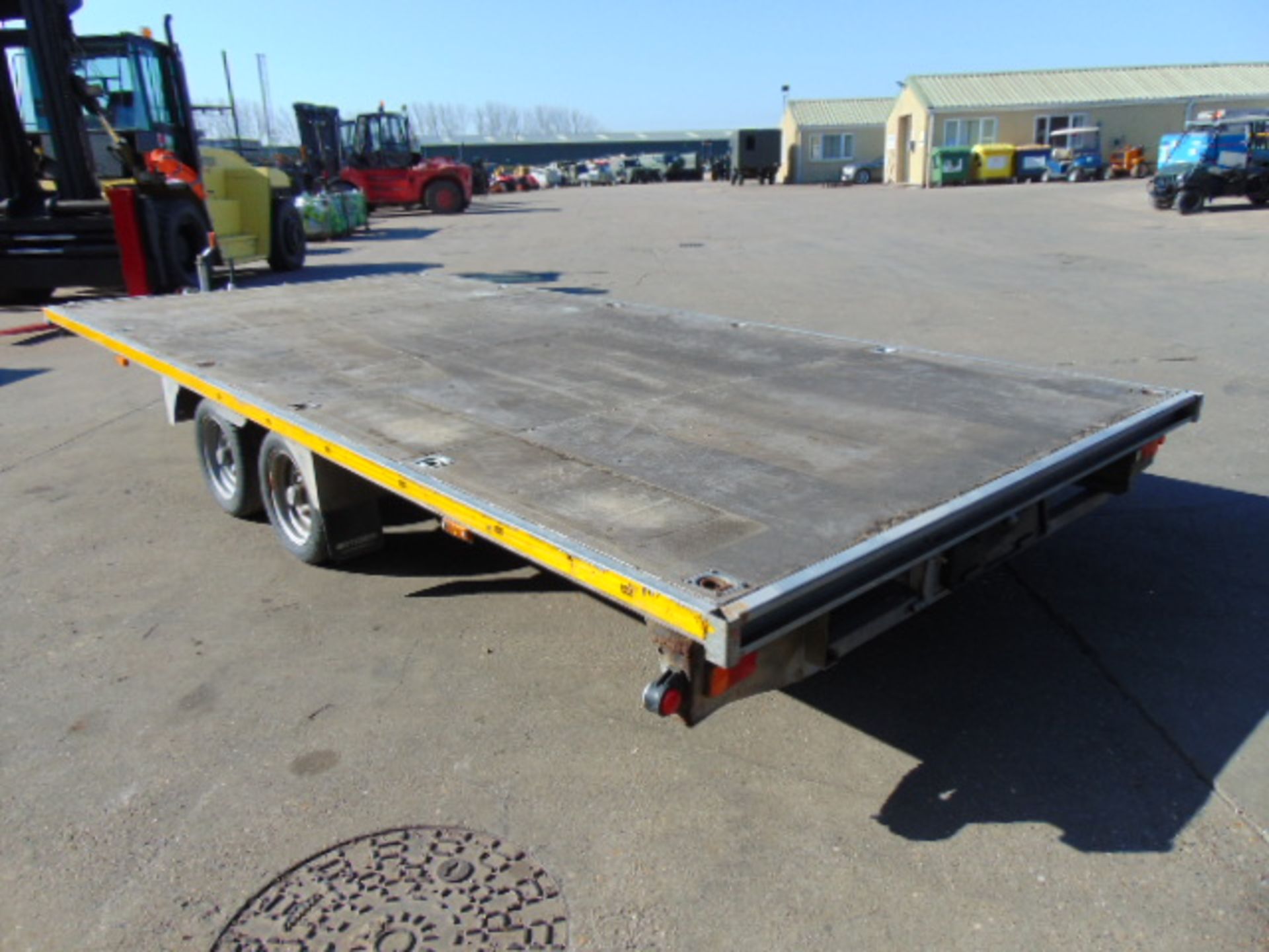 Very High Specification Bateson Twin Axle Flatbed 3.5 Tonne Transporter Trailer with Ramps - Image 5 of 16