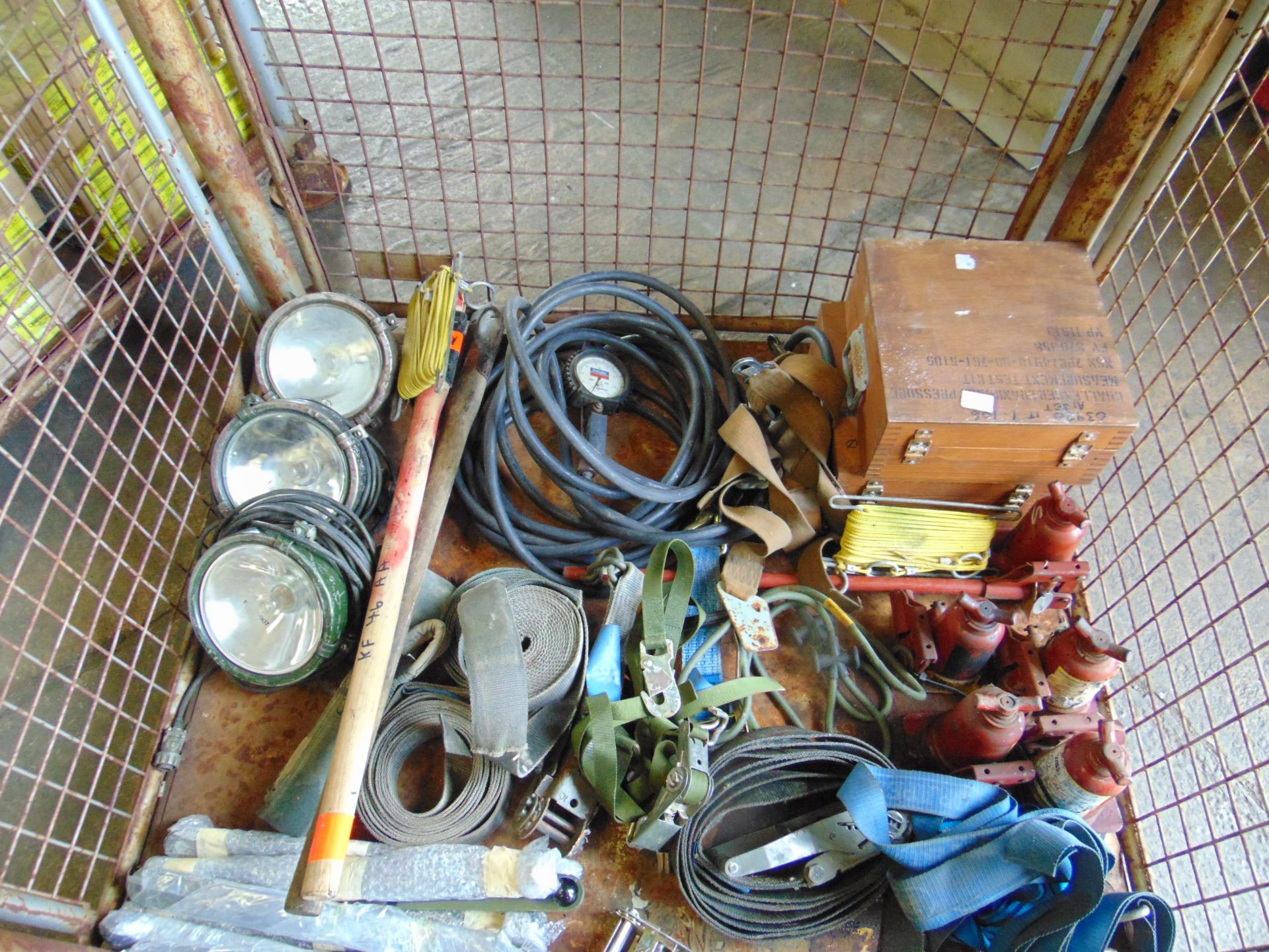 SEARCH LIGHTS, LAND ROVER JACKS, TYRE INFLATORS, TOW ROPES, RATCHET STRAPS ETC - Image 2 of 8