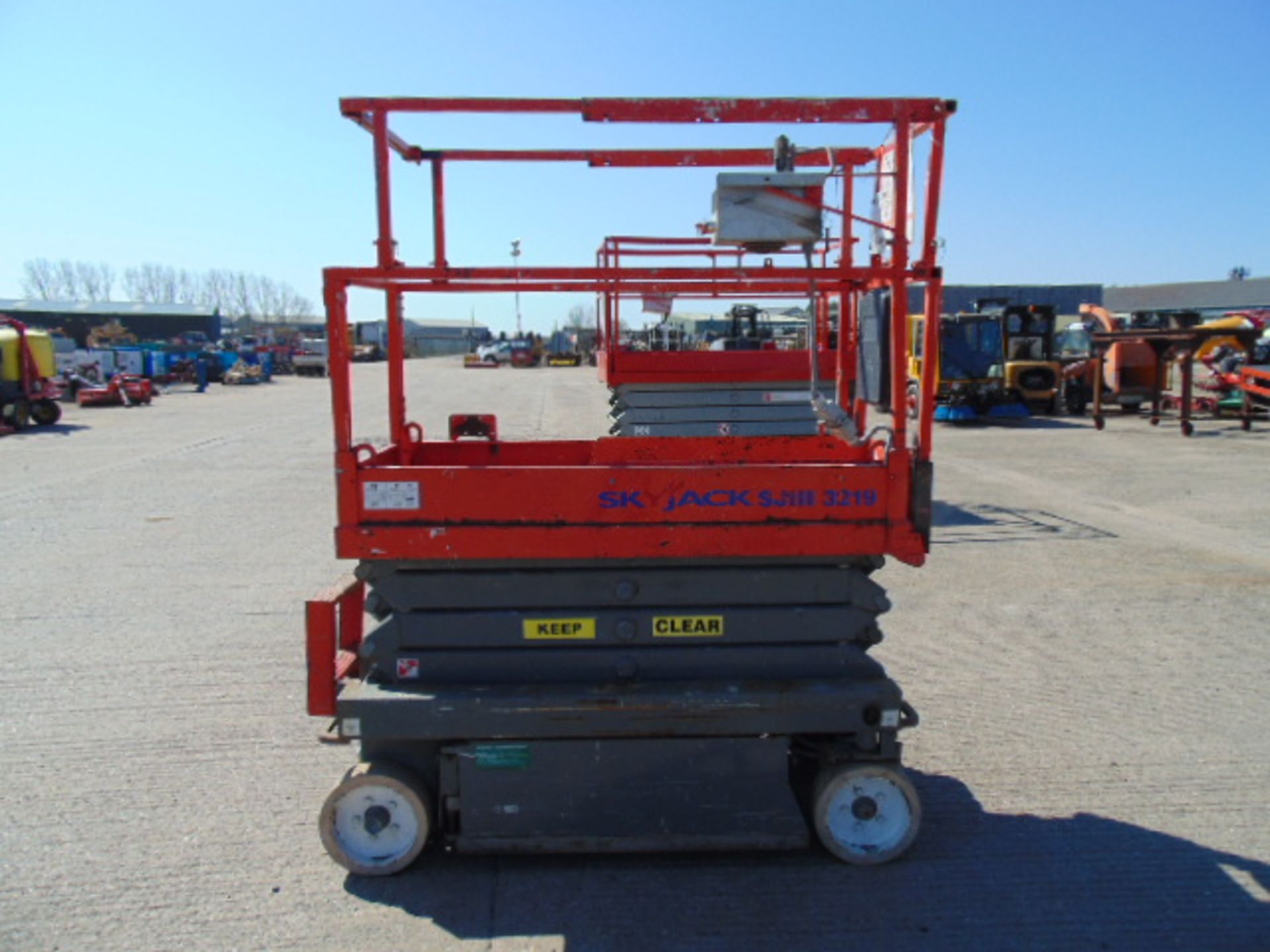 SKYJACK SJIII 3219 Electric Scissor Lift Access Platform ONLY 268 Hours! - Image 4 of 15