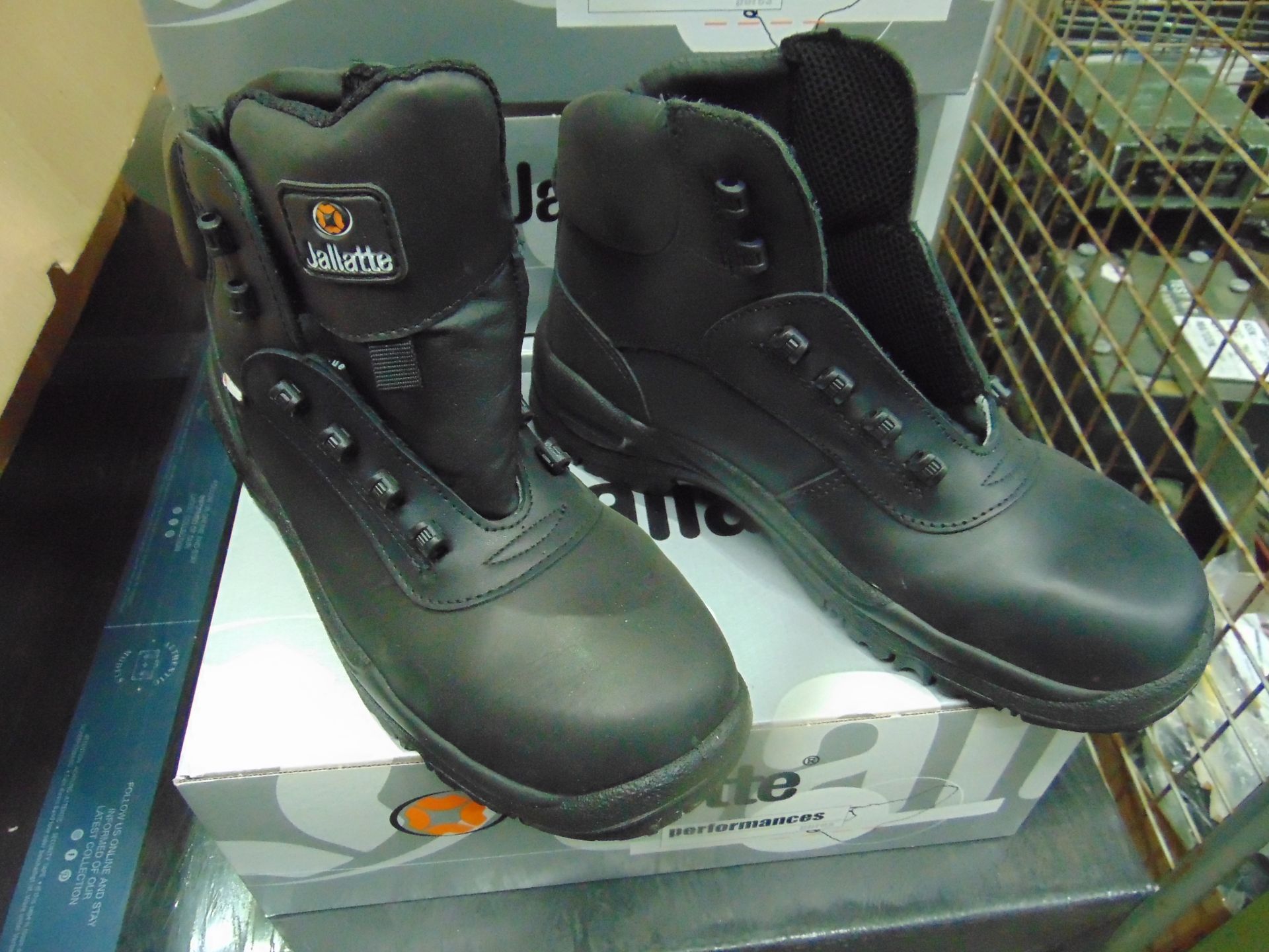 4 PAIRS NEW UNISSUED JALLETTE SAFETY BOOTS SIZE: 40/ or 6 1/2