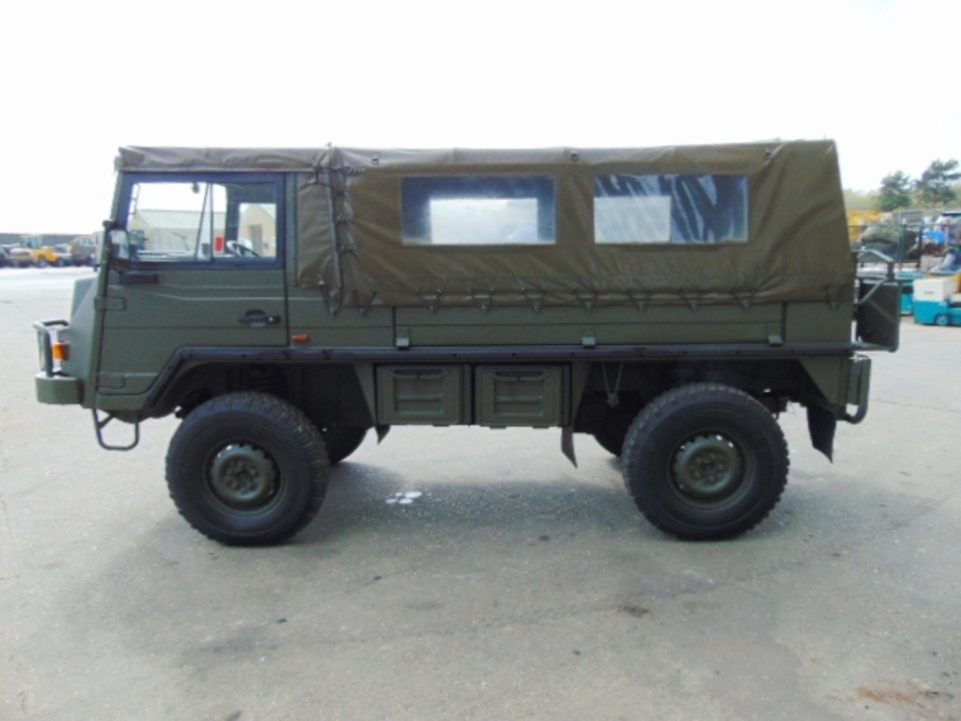 Pinzgauer 716 4X4 Soft Top - Image 5 of 31