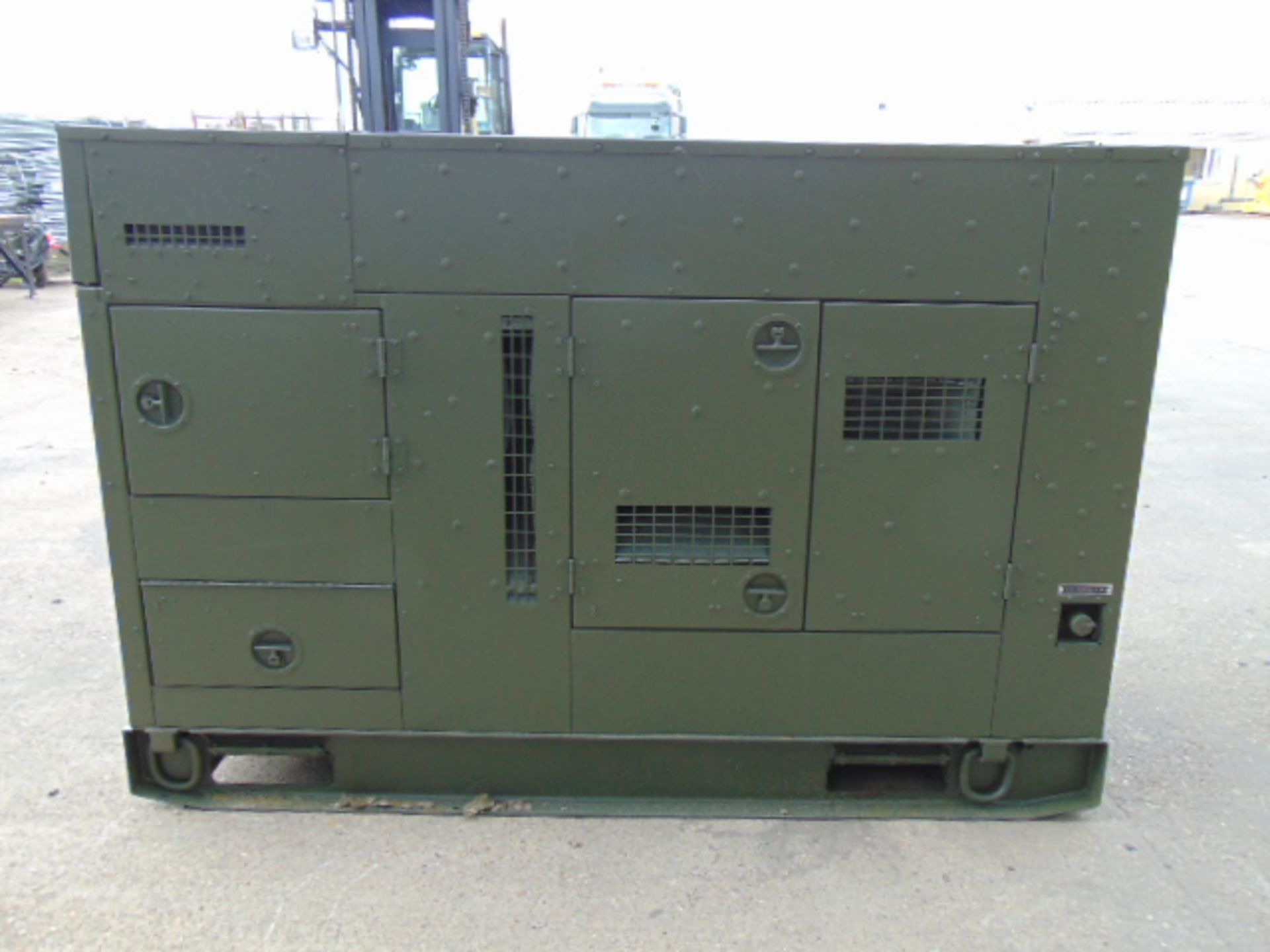 MEP-806B John Deere Diesel Powered 3 phase 75KVA 60KW-50/60HZ Generator ONLY 7 HOURS! - Image 4 of 18