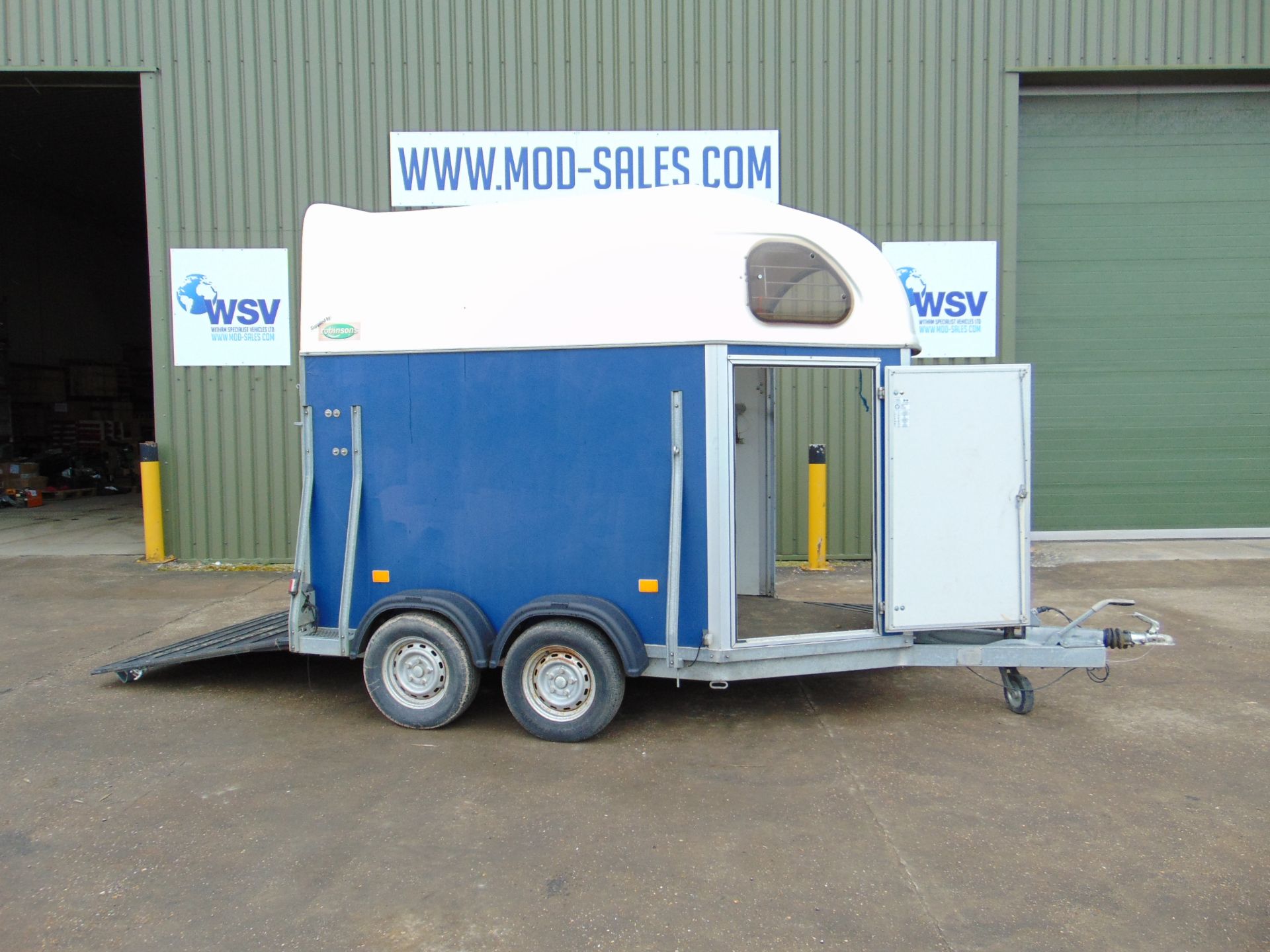 Sluis Twin Horsebox Trailer