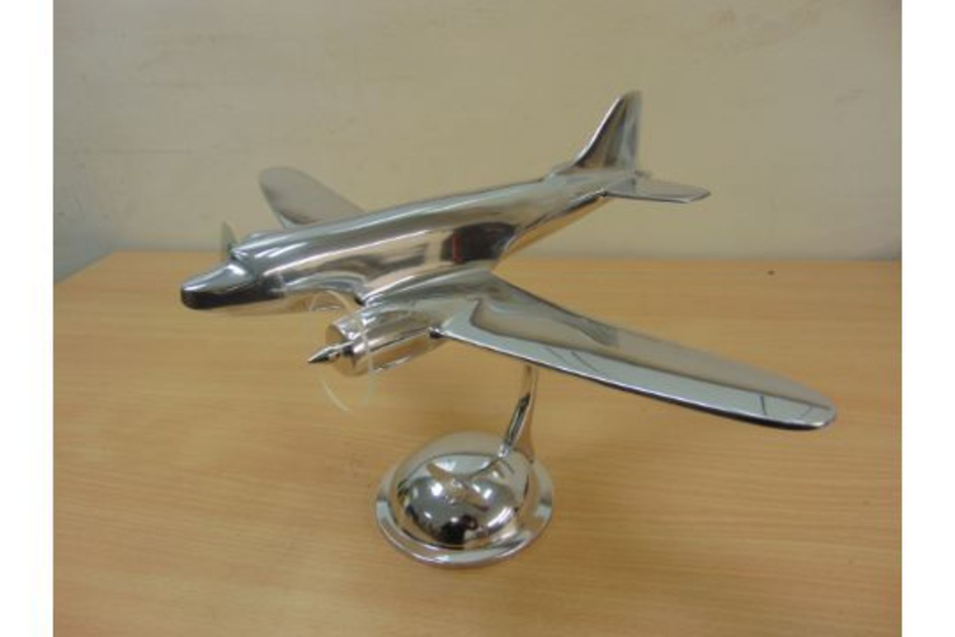 LOVELY POLISHED ALUMINIUM WW2 DAKOTA DESK TOP MODEL - Image 3 of 10