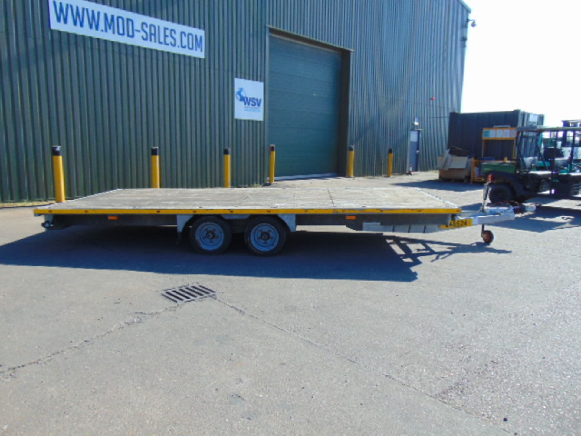 Very High Specification Bateson Twin Axle Flatbed 3.5 Tonne Transporter Trailer with Ramps - Image 8 of 16