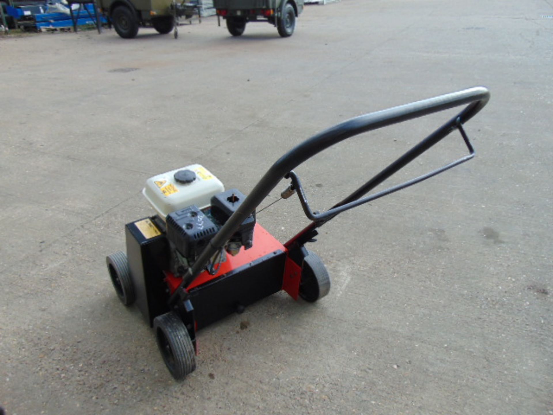 Petrol Driven Walk Behind Lawn Scarifier - Image 4 of 8