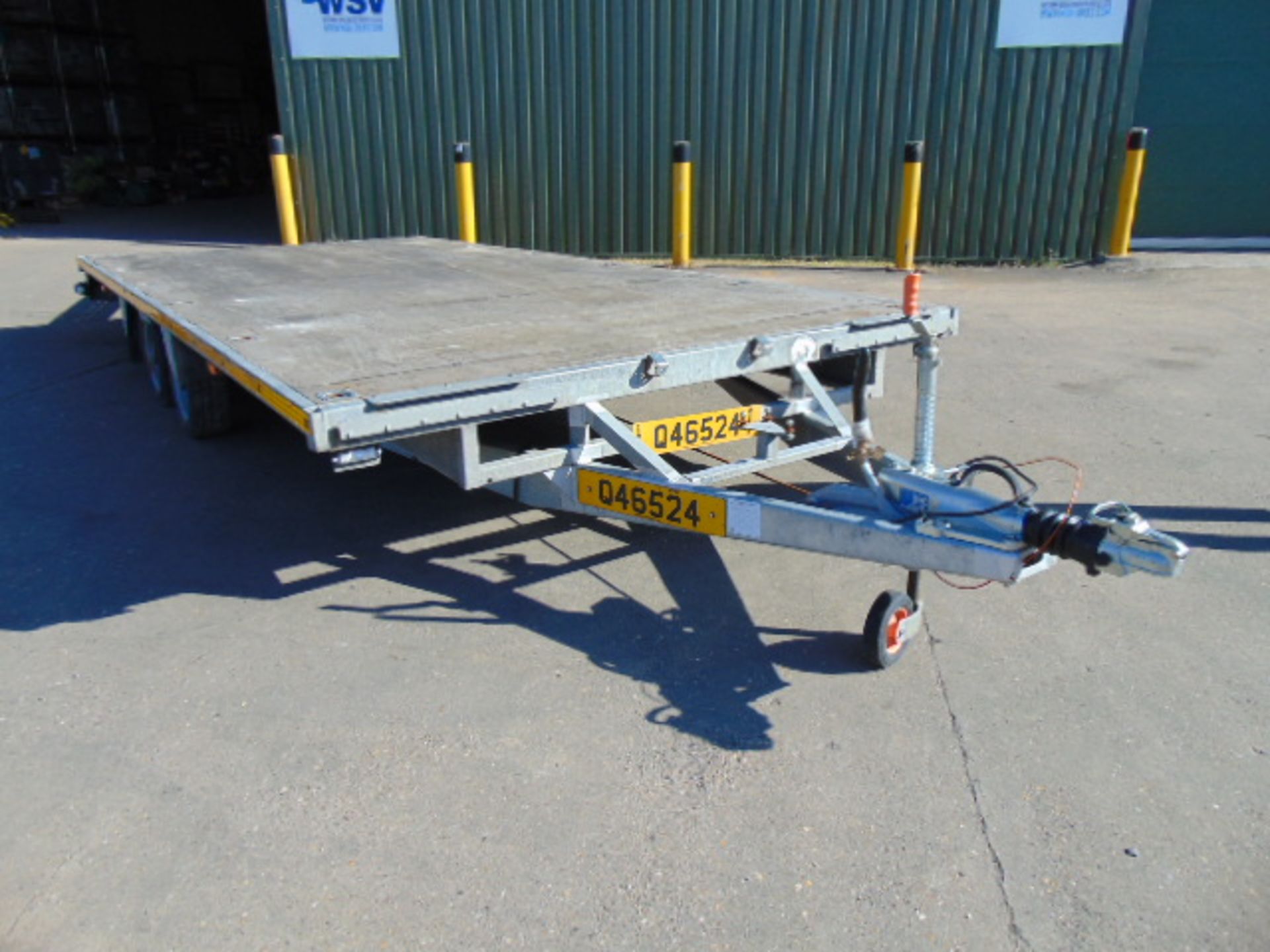 Very High Specification Bateson Twin Axle Flatbed 3.5 Tonne Transporter Trailer with Ramps - Image 9 of 16