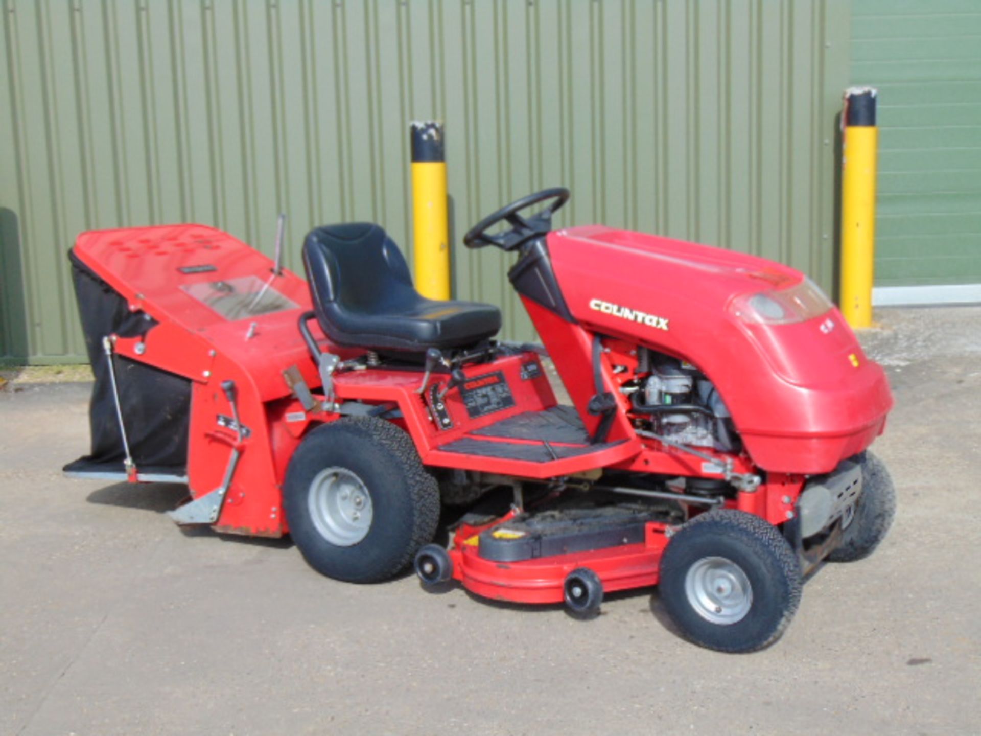 Countax Ride On Mower c/w grass collector ONLY 193 HOURS!