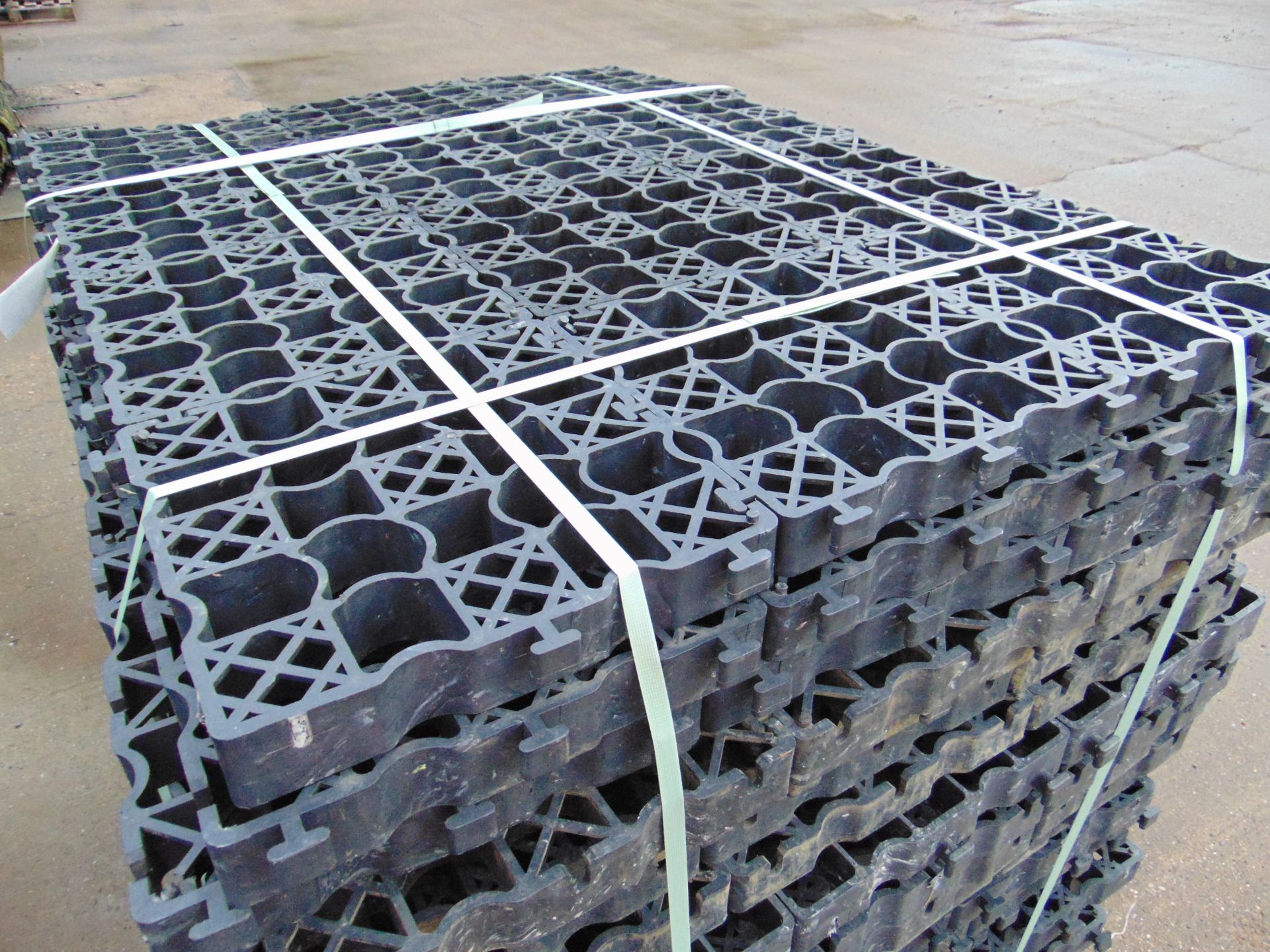 Pallet of Interlocking Temporary Roadway / Ground Stabilisation Panels - Image 3 of 4