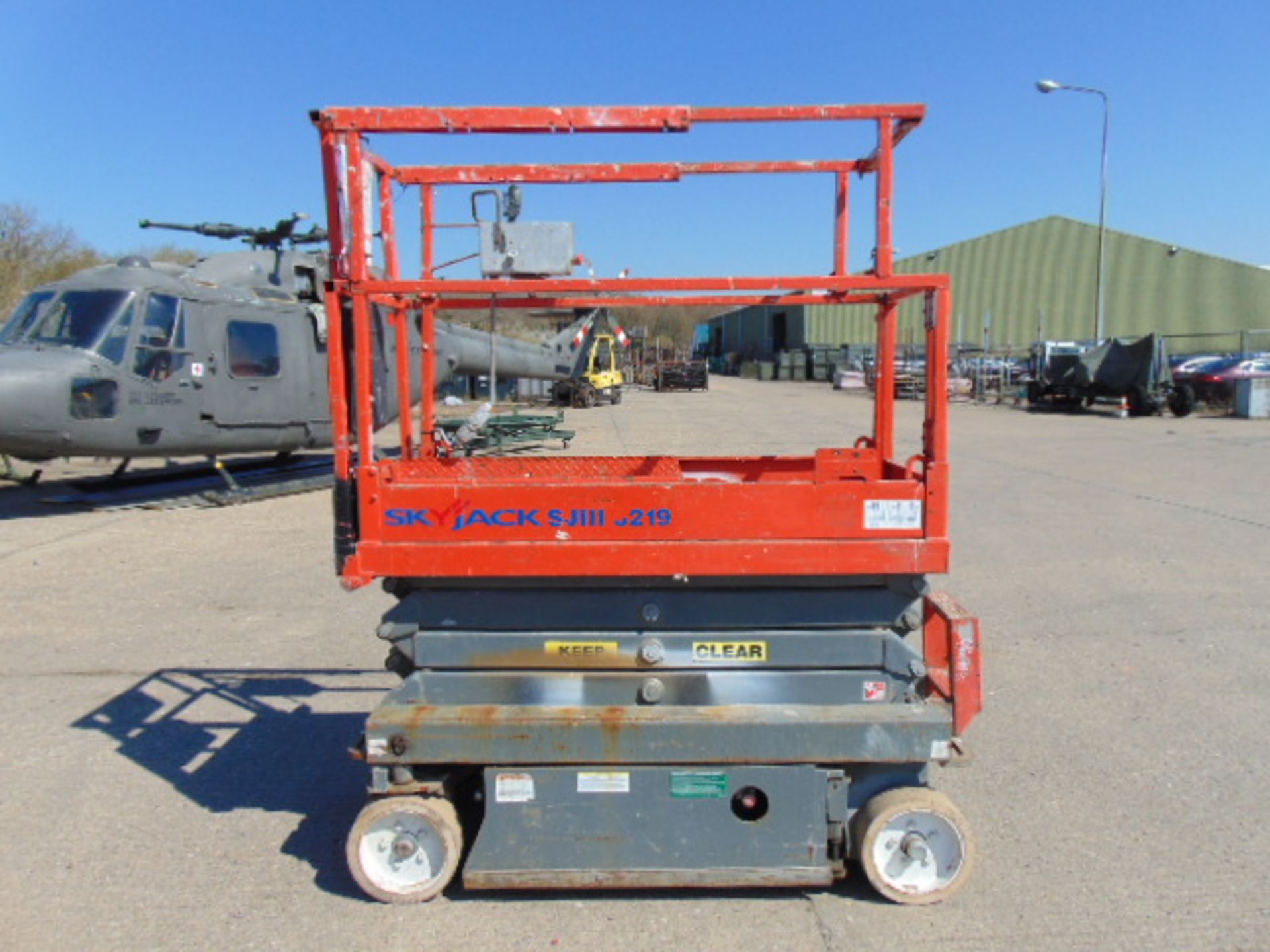 SKYJACK SJIII 3219 Electric Scissor Lift Access Platform ONLY 268 Hours!