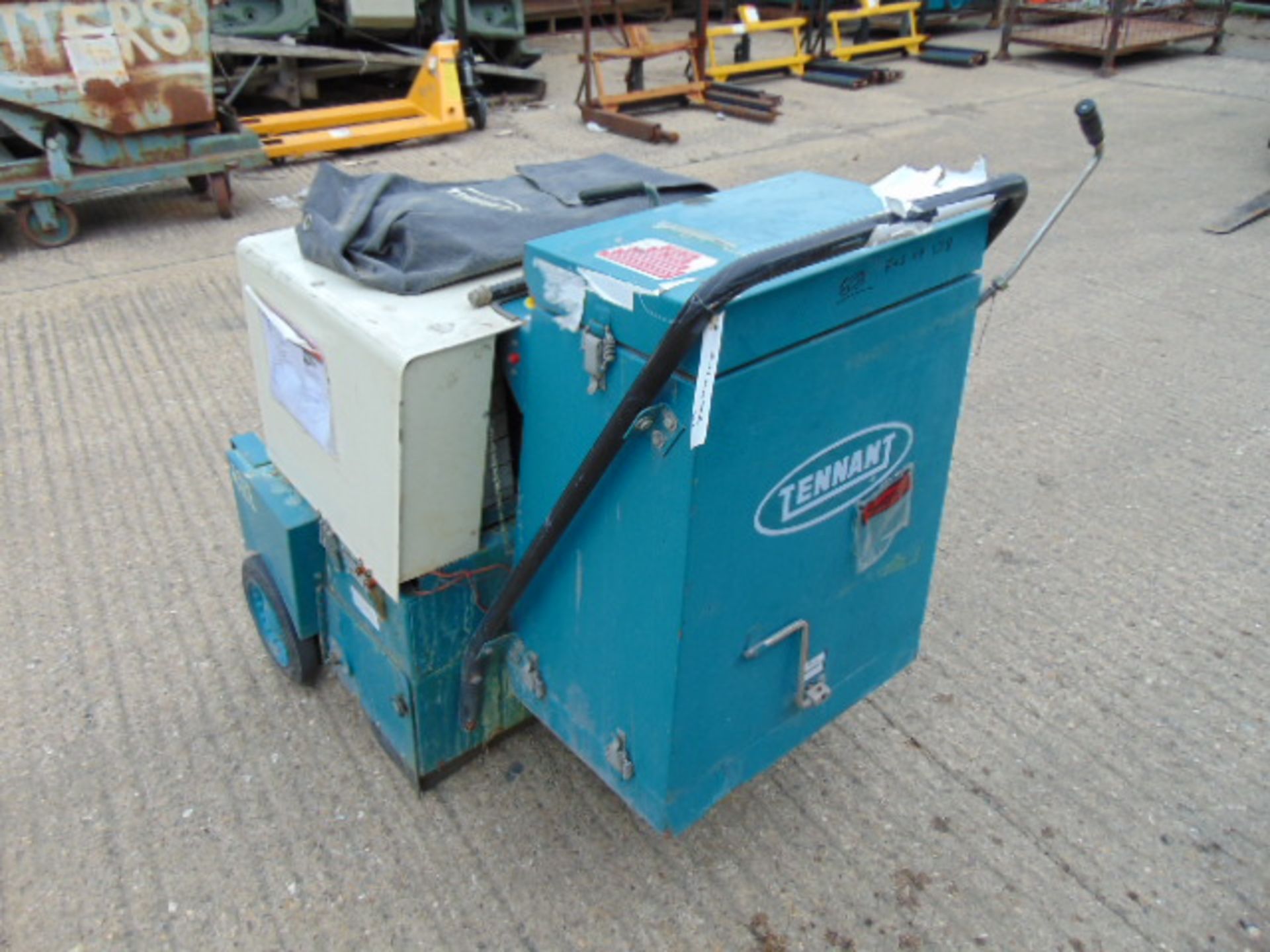 Tennant 42E Walk Behind Electric Sweeper - Image 4 of 8