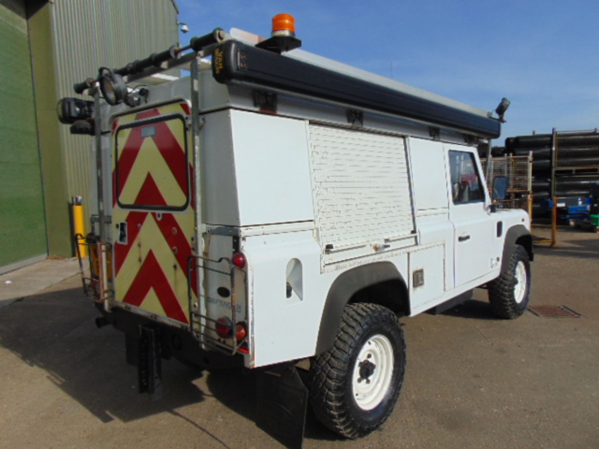 2011 Land Rover Defender 110 Puma hardtop 4x4 Utility vehicle (mobile workshop) - Image 6 of 36