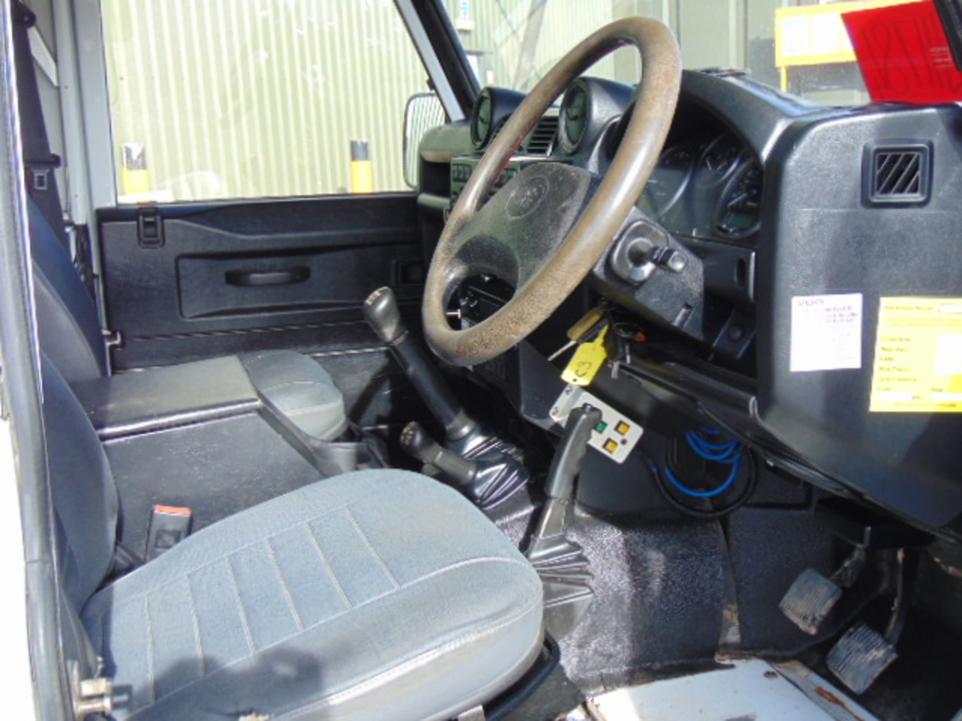 2011 Land Rover Defender 110 Puma hardtop 4x4 Utility vehicle (mobile workshop) - Image 25 of 36