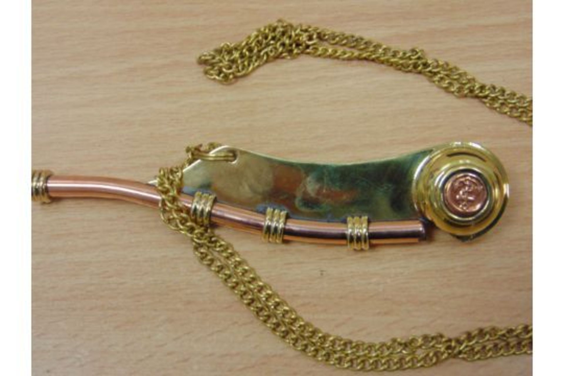 BOSON'S WHISTLE IN BRASS AND COPPER WITH CHAIN AND STORAGE BOX - Image 4 of 5