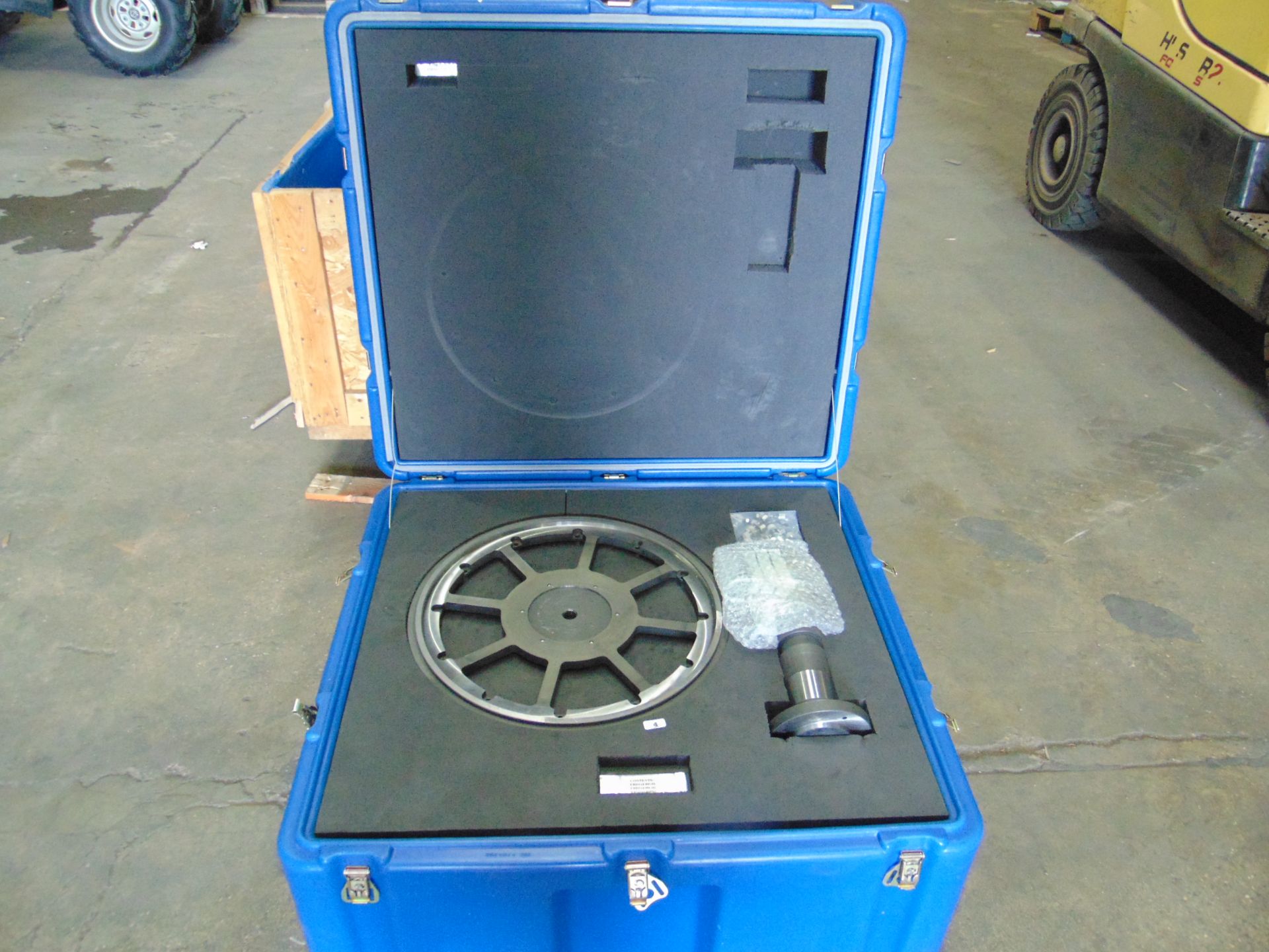 ROLLS ROYCE KIT FIXTURE BALANCING IN TRANSIT CASE - Image 2 of 6