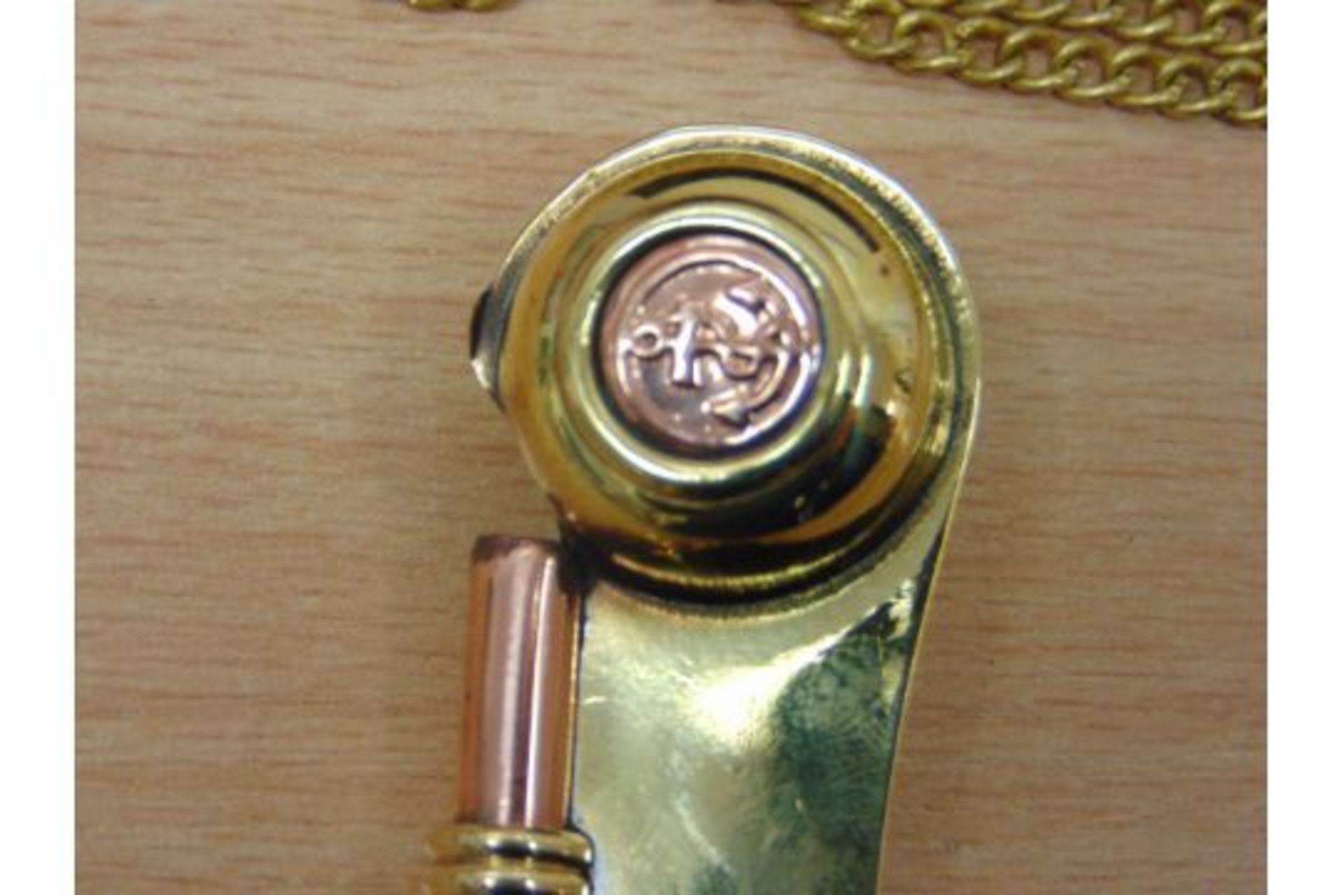 BOSON'S WHISTLE IN BRASS AND COPPER WITH CHAIN AND STORAGE BOX - Image 5 of 5