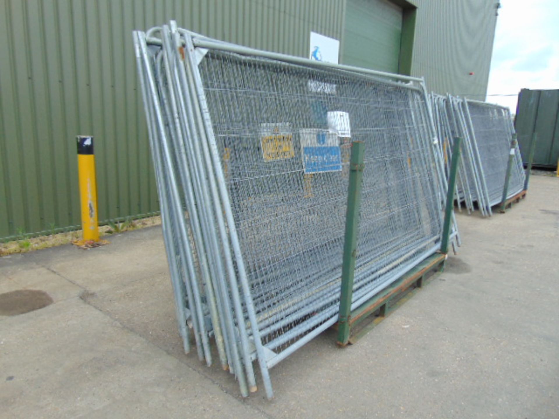 15 x Heras Style Fencing Panels 3.5m x 2m galvanized c/w with feet - Image 3 of 3