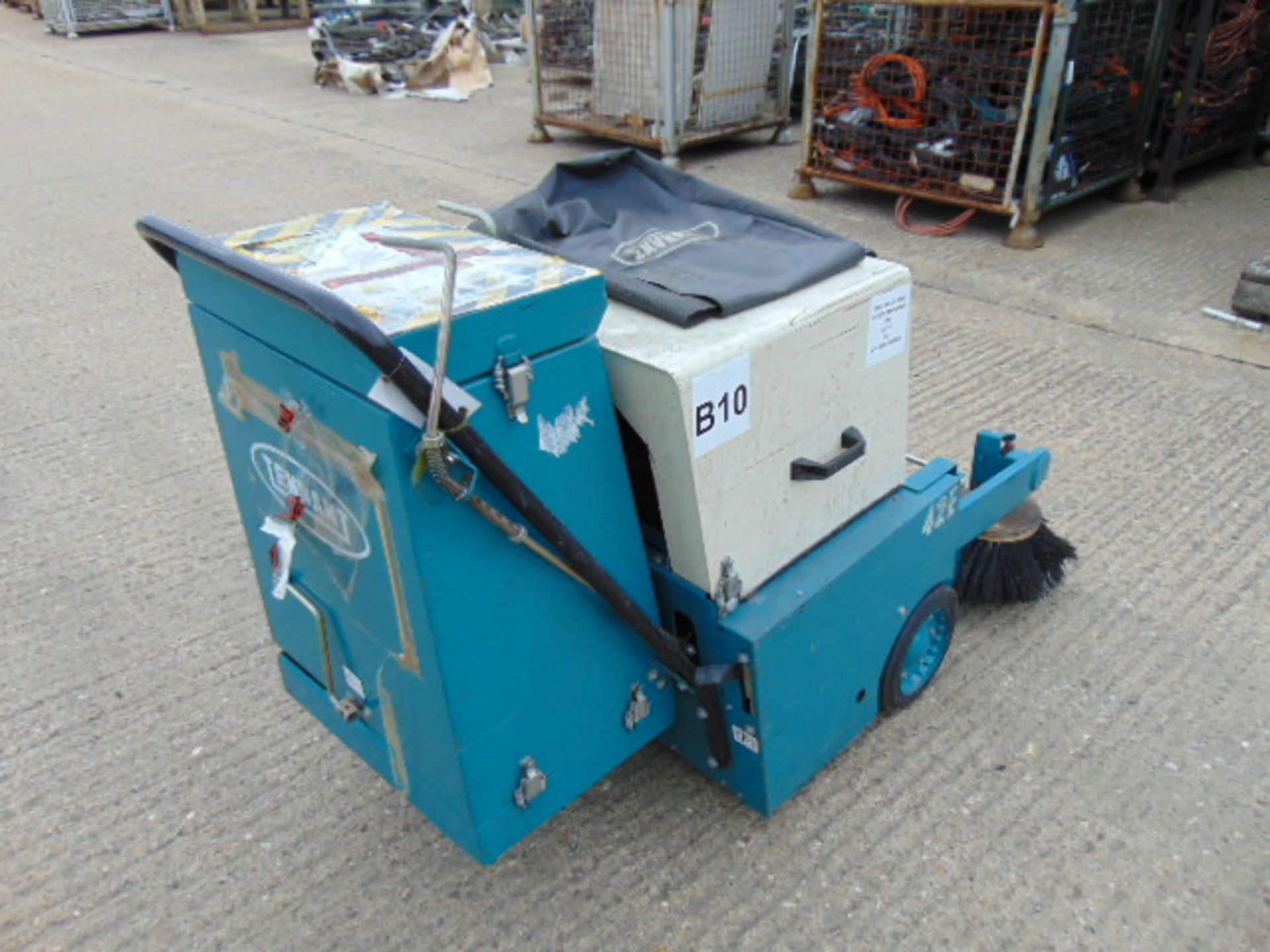 Tennant 42E Walk Behind Electric Sweeper - Image 5 of 8