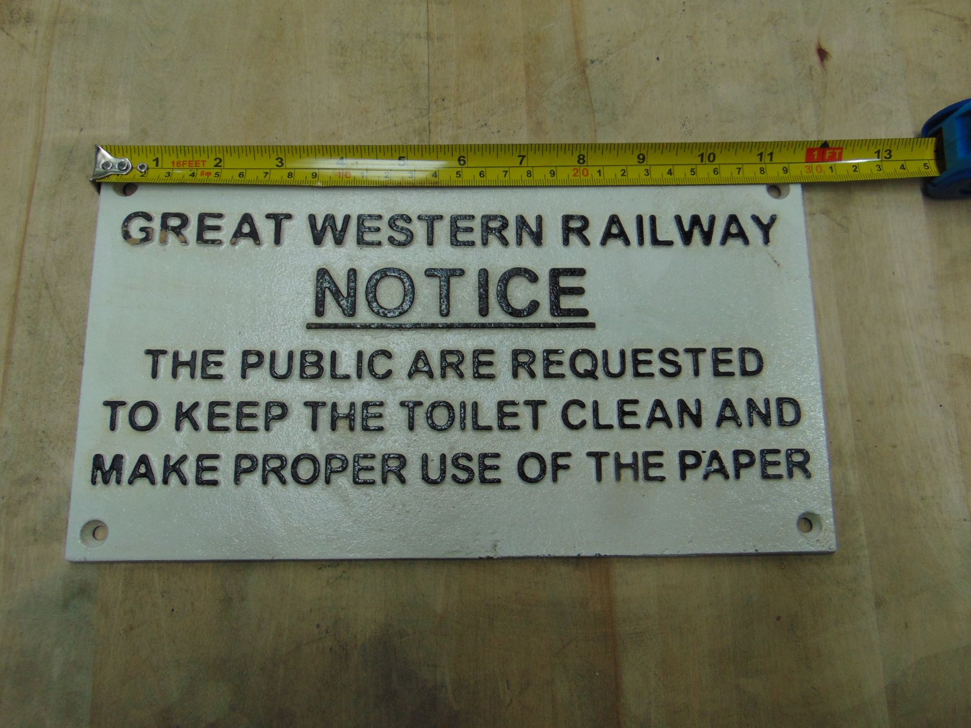 GREAT WESTERN CAST IRON RAILWAY SIGN - Image 3 of 3