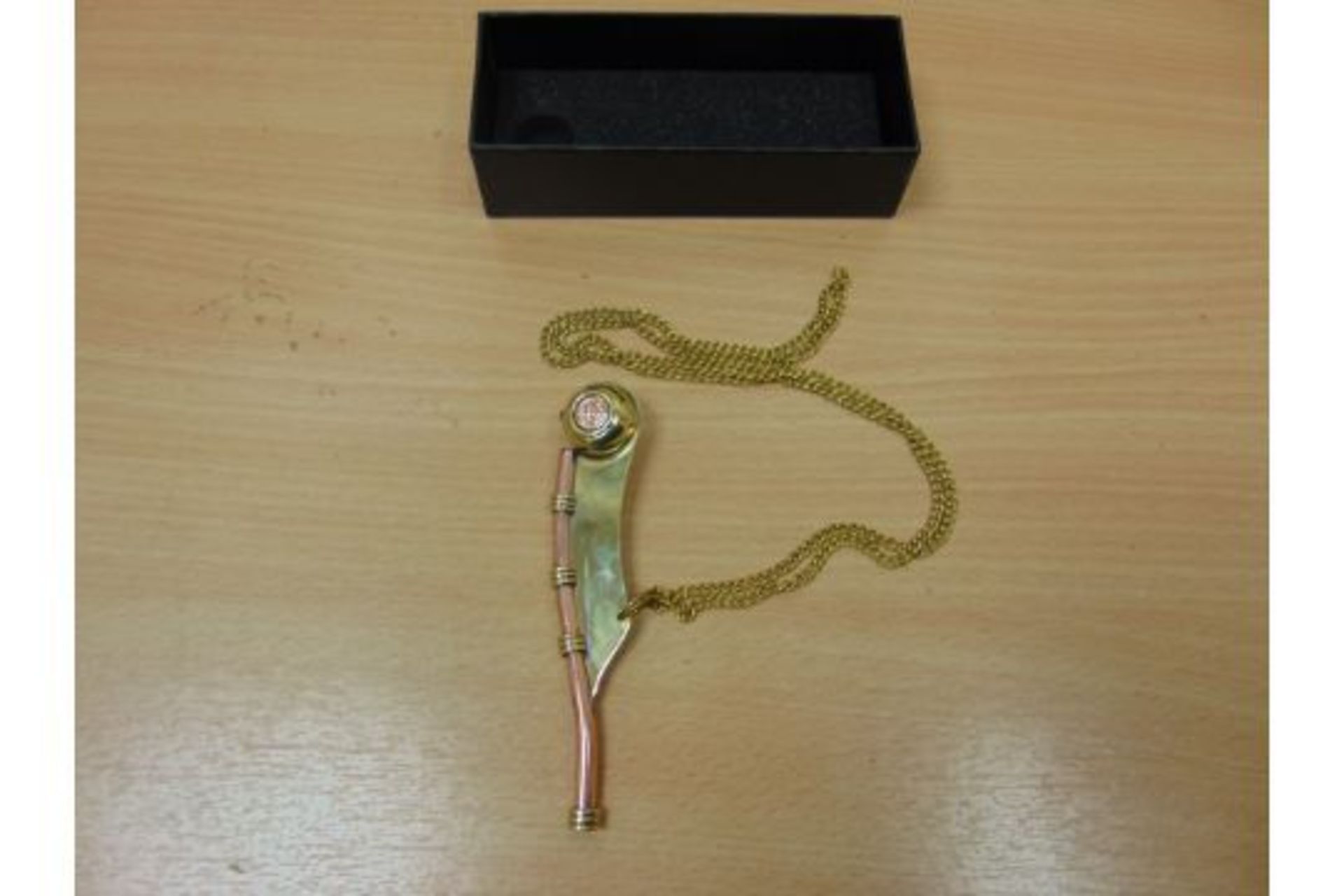 BOSON'S WHISTLE IN BRASS AND COPPER WITH CHAIN AND STORAGE BOX - Image 2 of 5