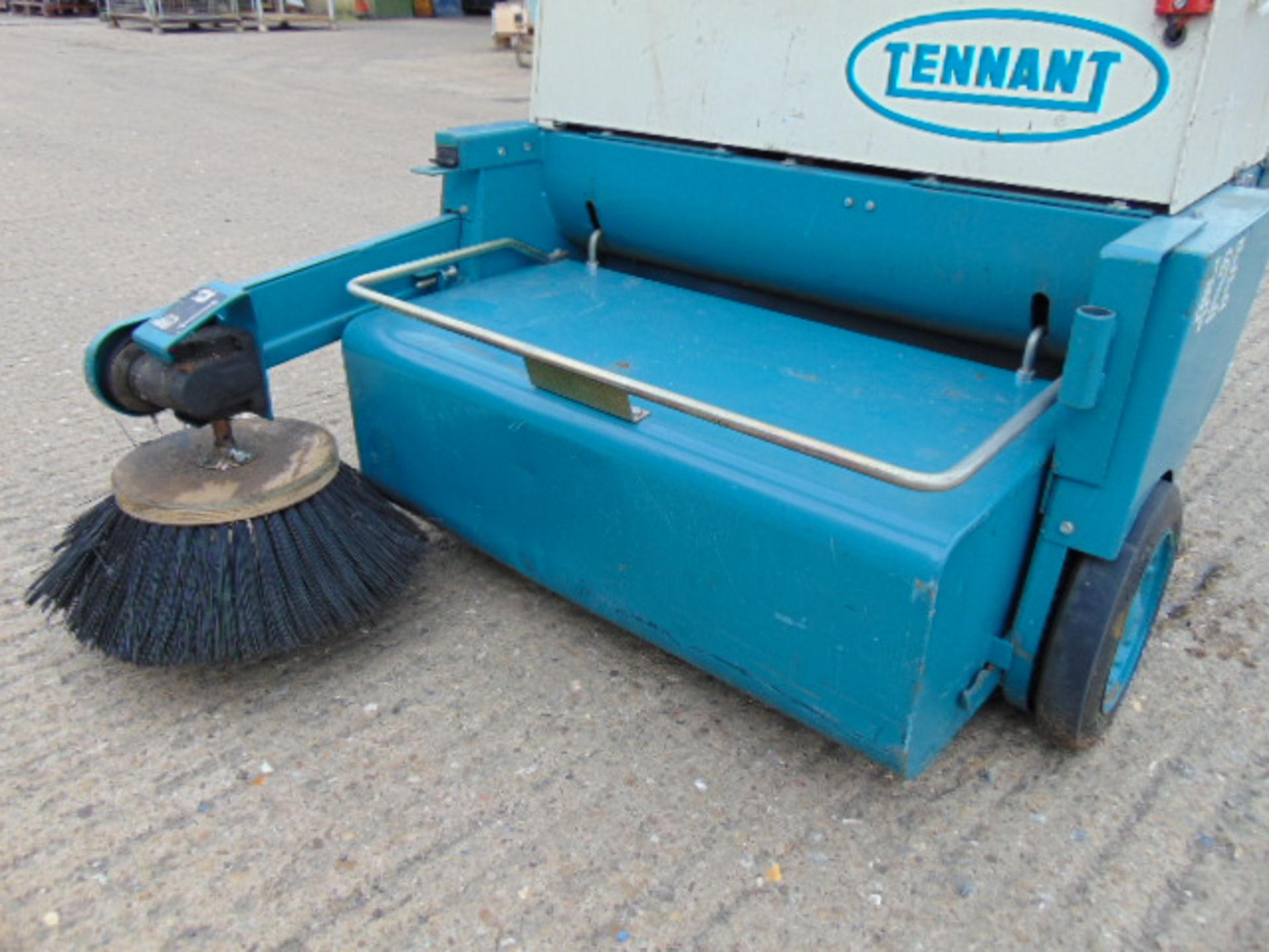 Tennant 42E Walk Behind Electric Sweeper - Image 6 of 8