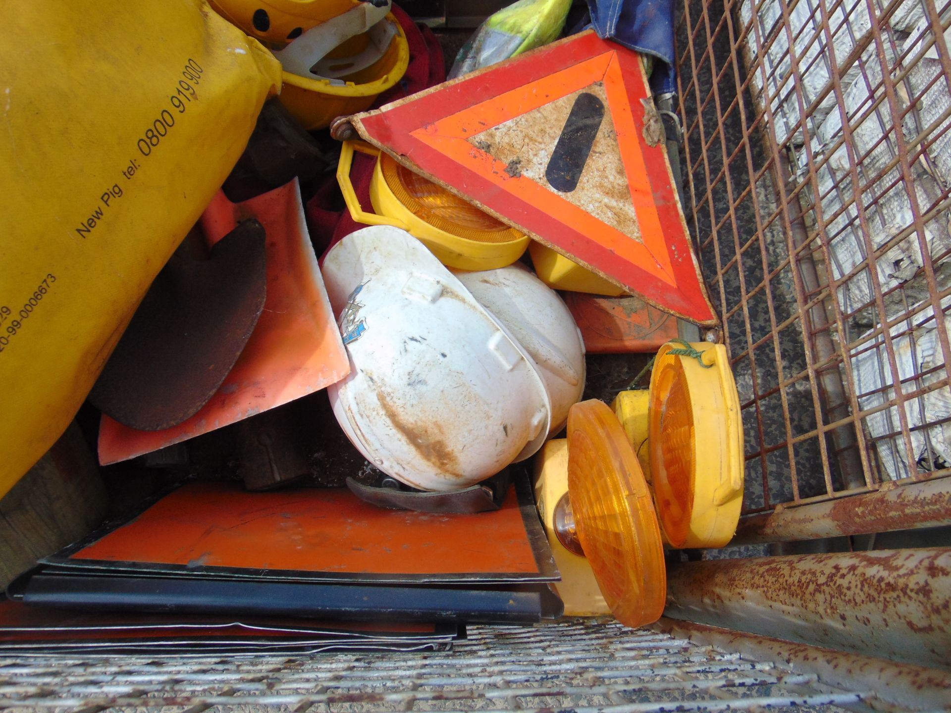 SPILL KITS, WARNING SIGNS, TOOLS, HELMETS ETC - Image 4 of 4