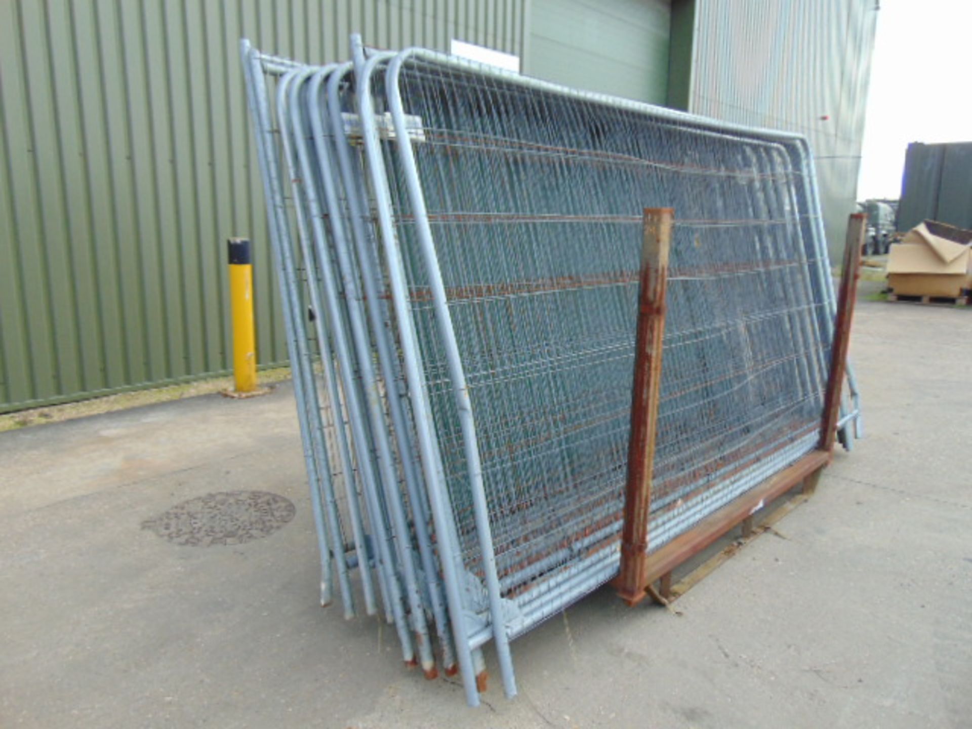 17 x Heras Style Fencing Panels 3.5m x 2m galvanized c/w with feet - Image 3 of 3