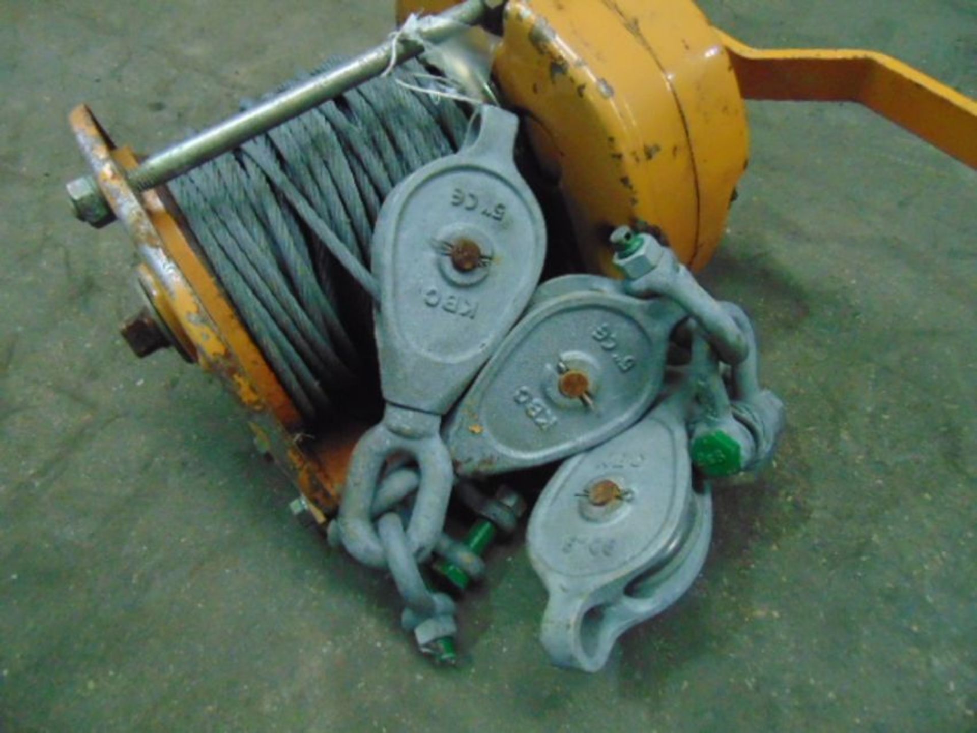 Maxpull GM 20 Handwinch c/w Wire Rope, Pulleys, D Shackles & Handle - Image 2 of 5