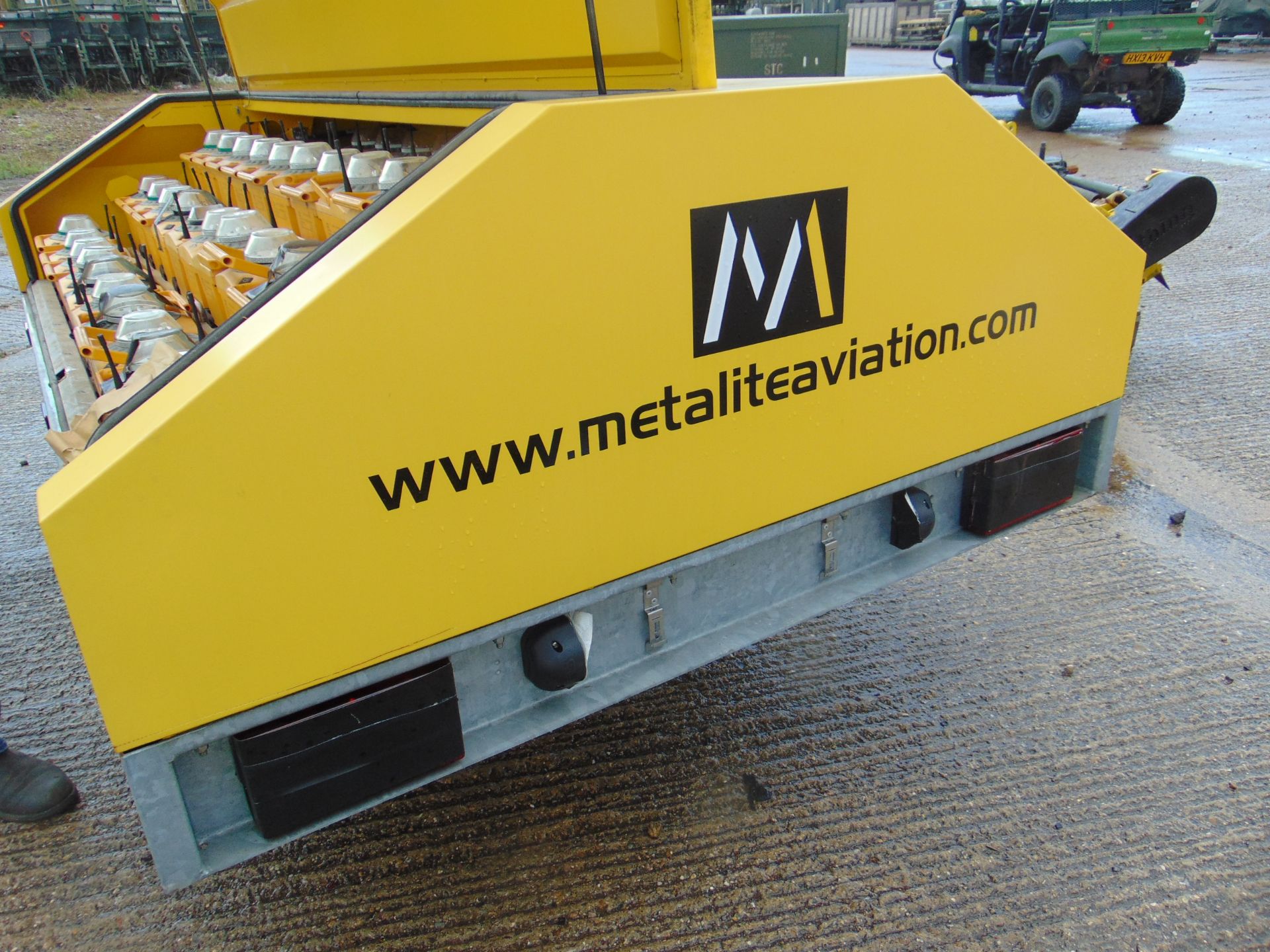 METALITE AVIATION CAL LED AIRFIELD LIGHTING KIT C/W TRAILER - Image 3 of 11